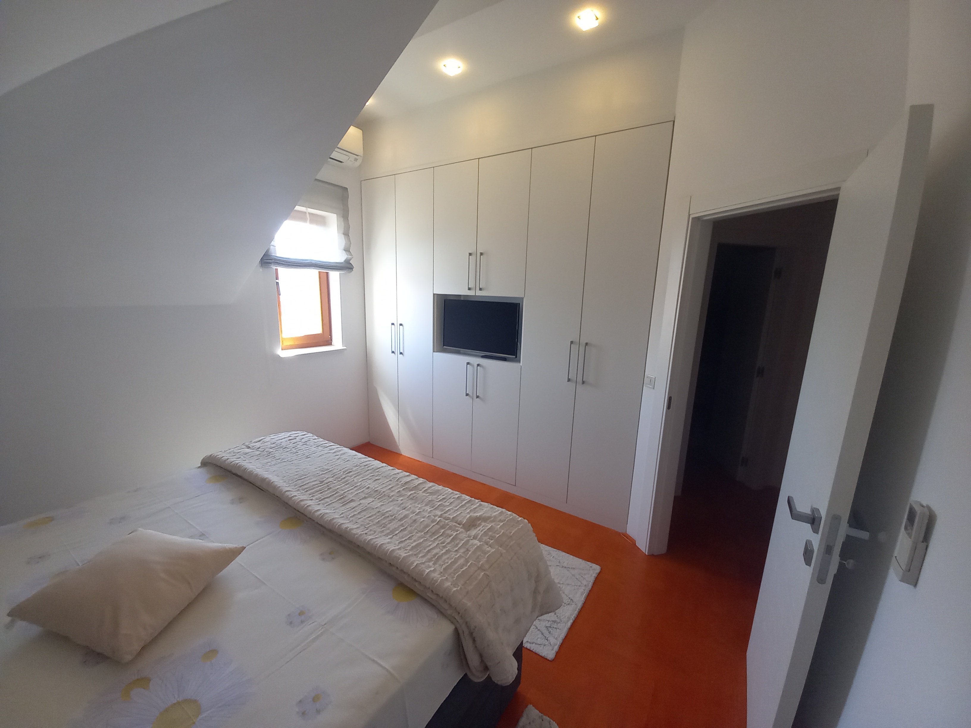 Three bedroom apartment with terrace and sea view Postira, Brač  A-i