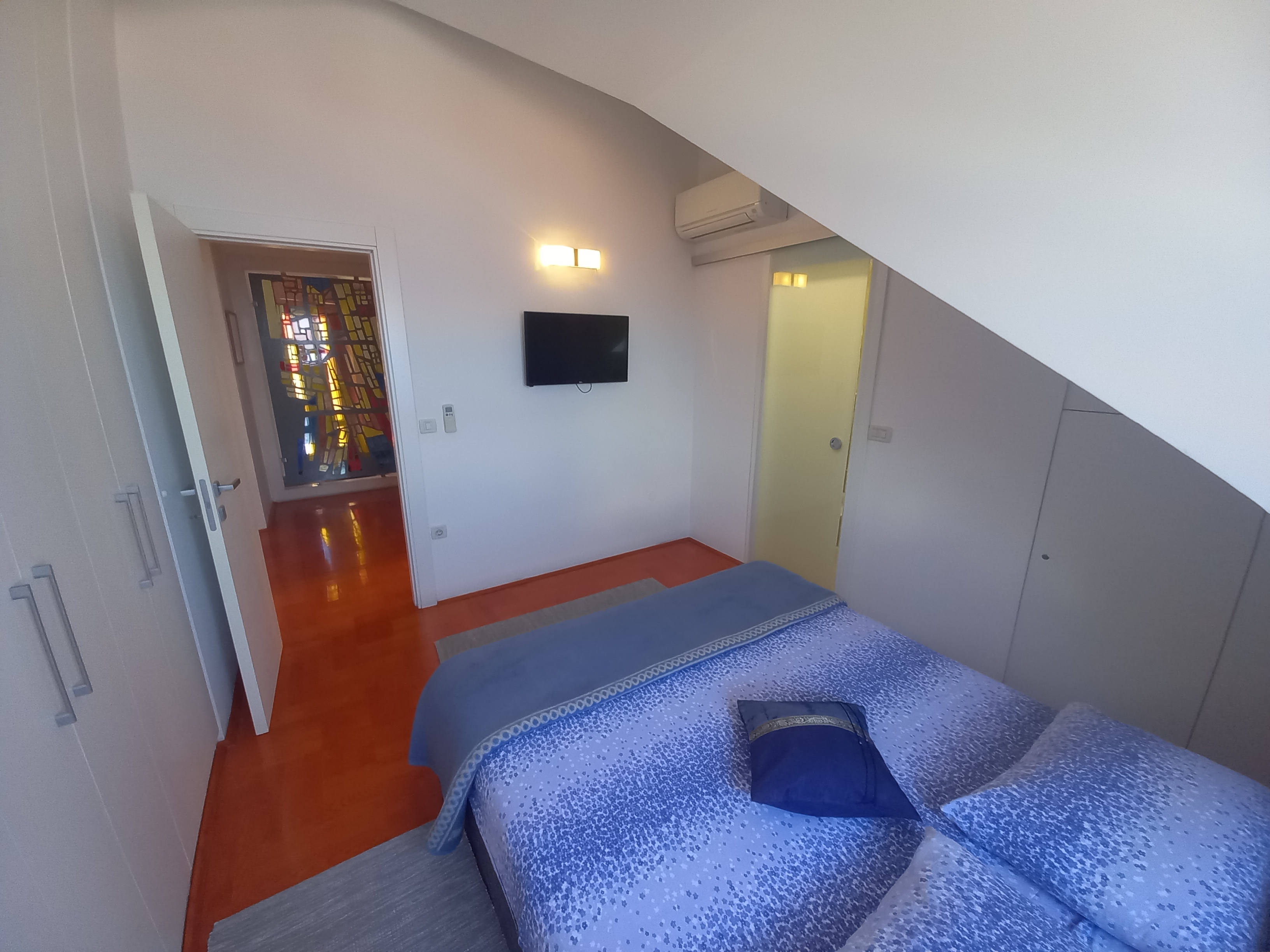 Three bedroom apartment with terrace and sea view Postira, Brač  A-i