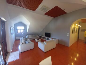 Postira, Living room in the apartment, air condition available and WiFi.