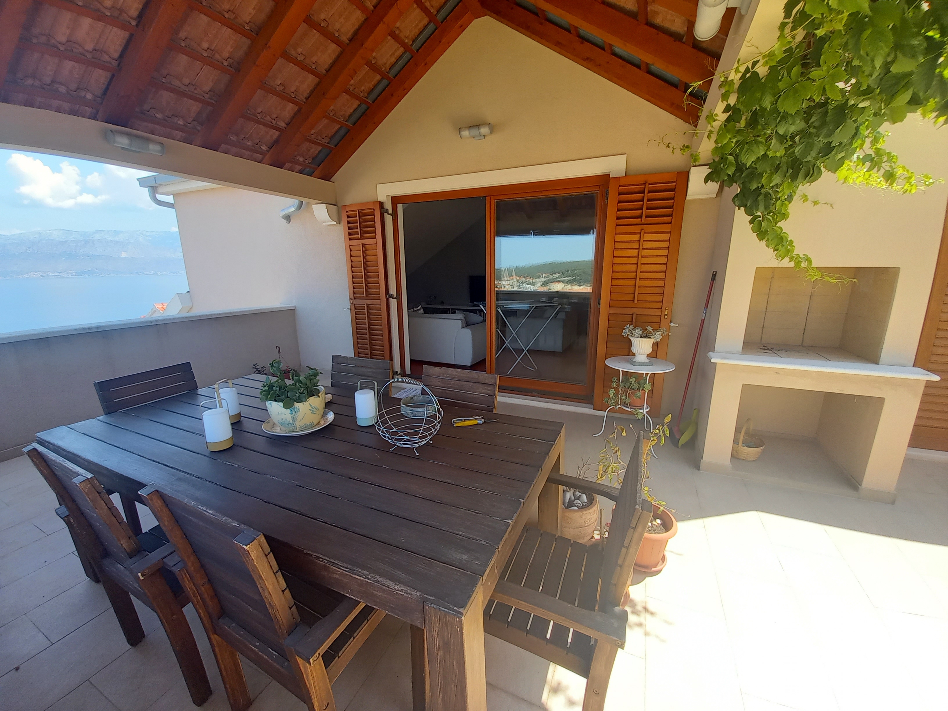 Three bedroom apartment with terrace and sea view Postira, Brač  A-i