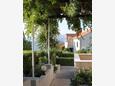 Postira, Brač, Courtyard 5617 - Apartments with pebble beach.