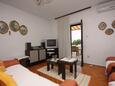 Sumartin, Sala de estar in the apartment, air condition available y WiFi.