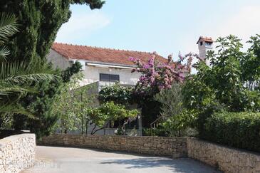 Sumartin, Brač, Property 5619 - Apartments near sea with pebble beach.