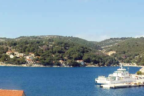 Two bedroom apartment with balcony and sea view Sumartin, Brač  A-d