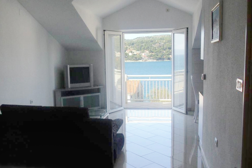Two bedroom apartment with balcony and sea view Sumartin, Brač (A-5620-d) Two bedroom apartment with balcony and sea view Sumartin, Brač (A-5620-d)