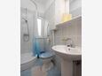 Sumartin, Bathroom in the studio-apartment, WiFi.