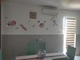Supetar, Dining room in the apartment, air condition available, (pet friendly) and WiFi.