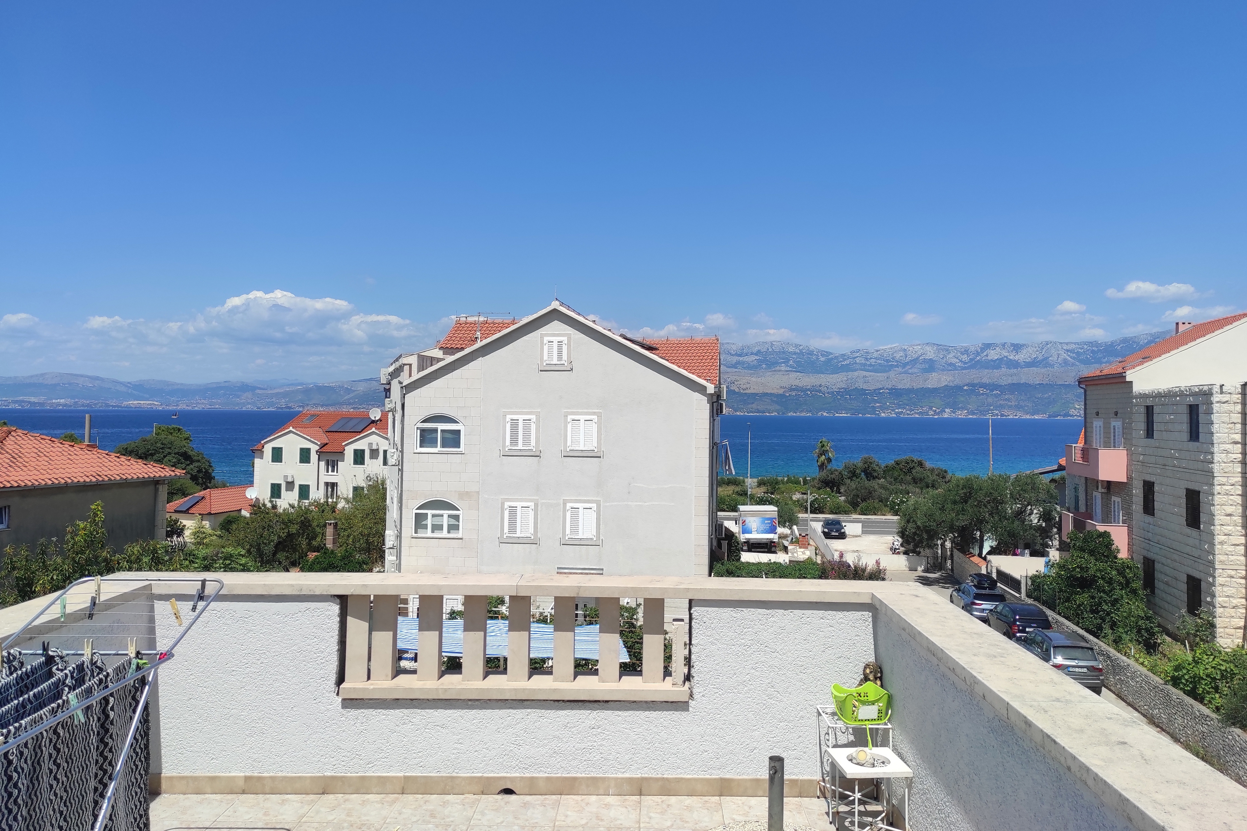 Dvosobni apartman s terasom i pogledom na more Supetar, Brač  A-a