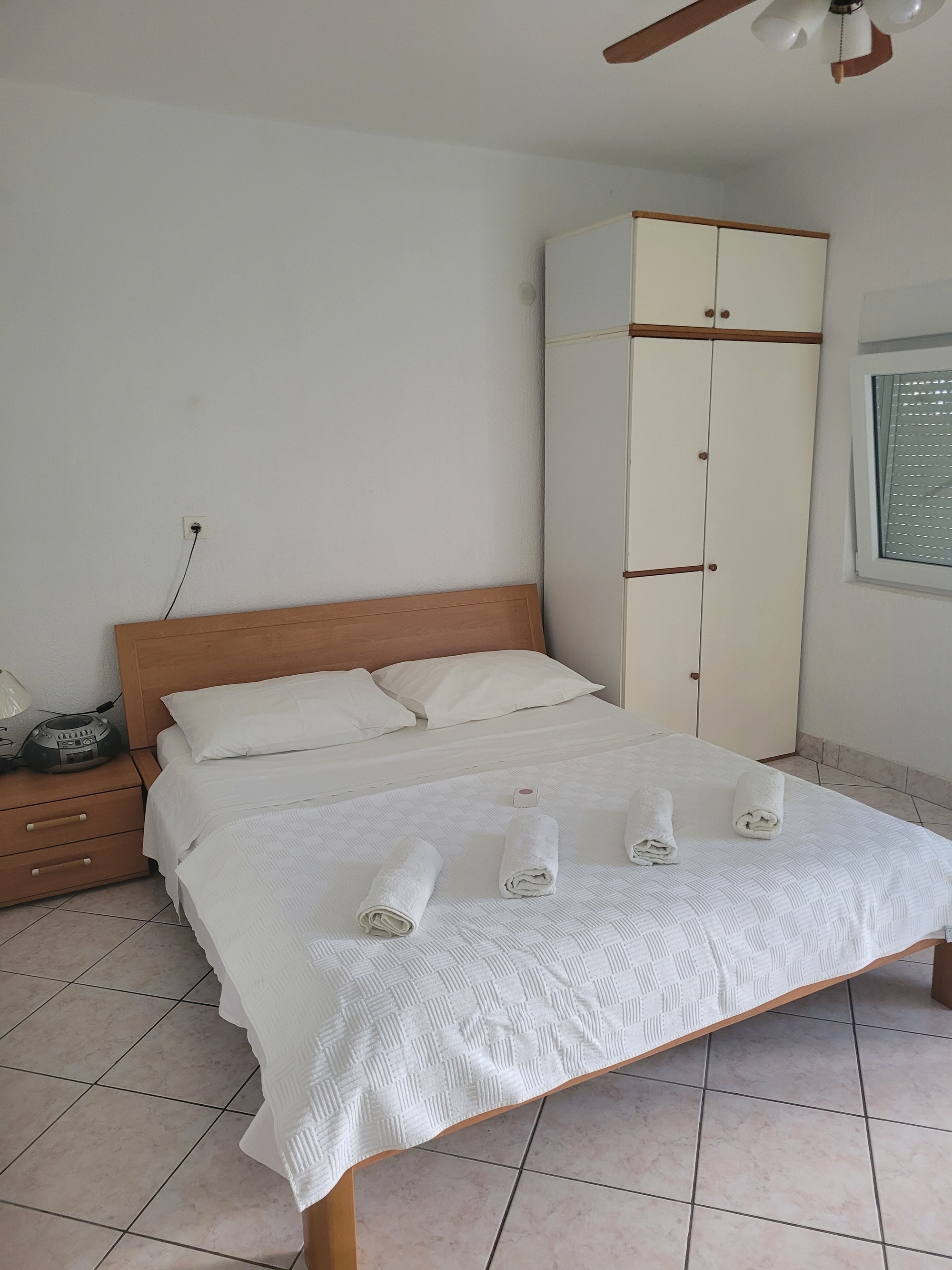 Two bedroom apartment with terrace Sutivan, Brač  A-a