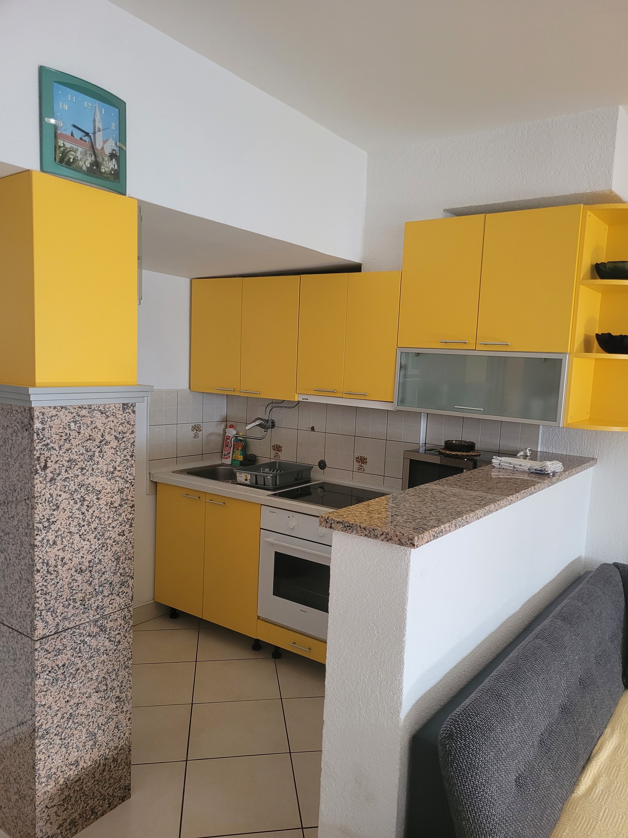 Two bedroom apartment with terrace Sutivan, Brač  A-a