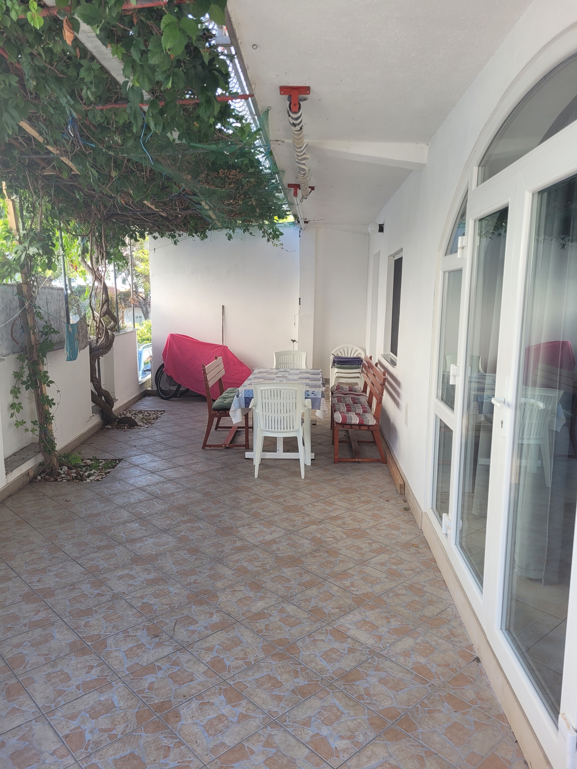 Two bedroom apartment with terrace Sutivan, Brač  A-a