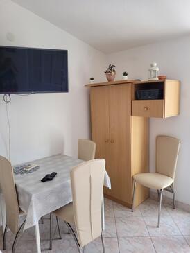 Dining room Sutivan, Dining room in the studio-apartment, dostupna klima i WIFI.