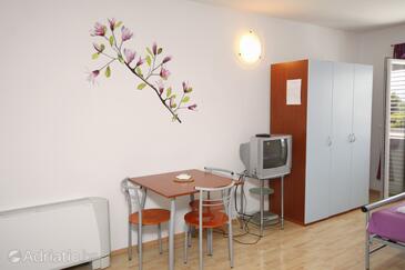 Dining room Bol, Dining room in the studio-apartment, WIFI.