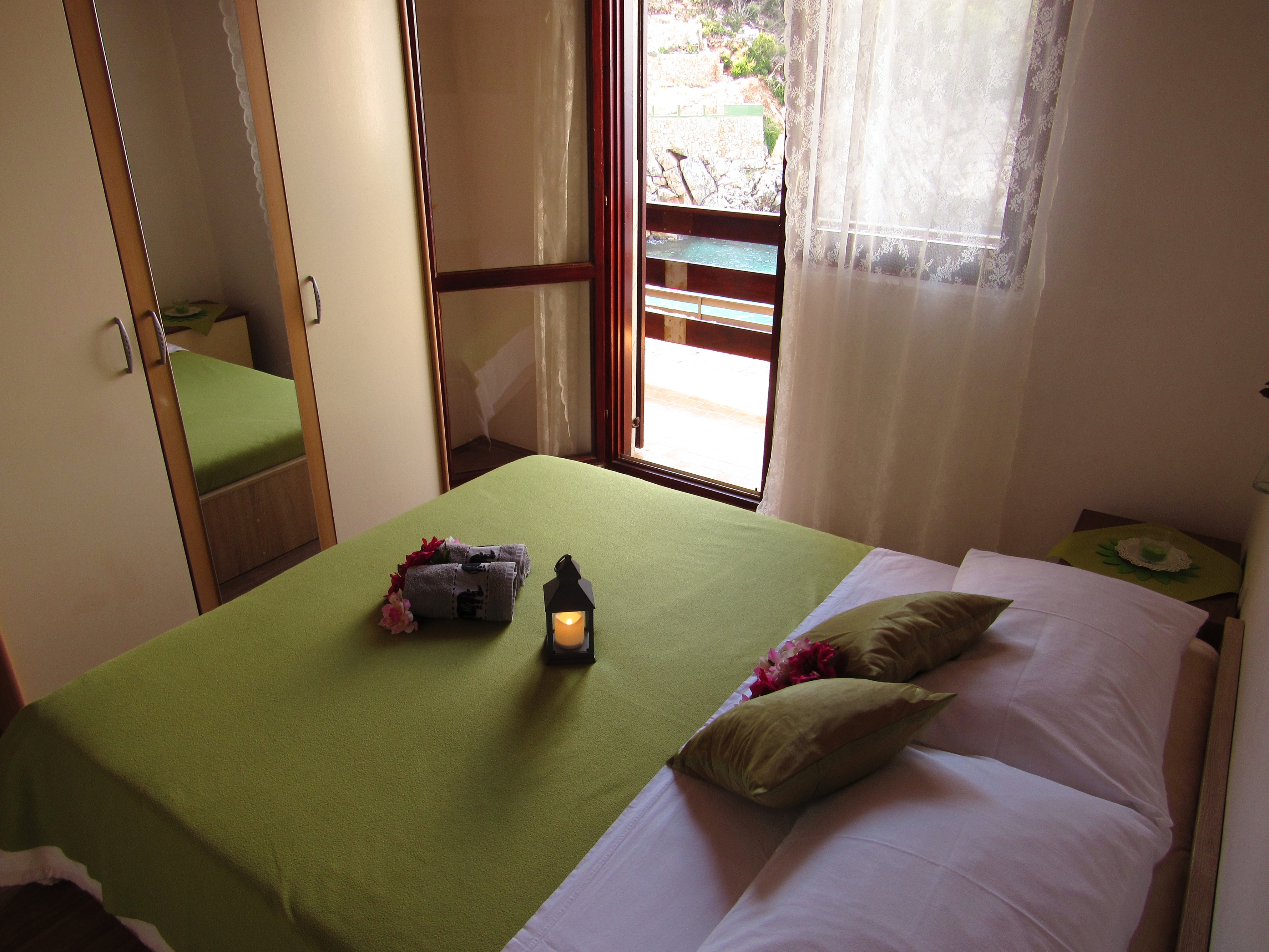 Three bedroom apartment near beach Cove Pobij, Hvar  A-a