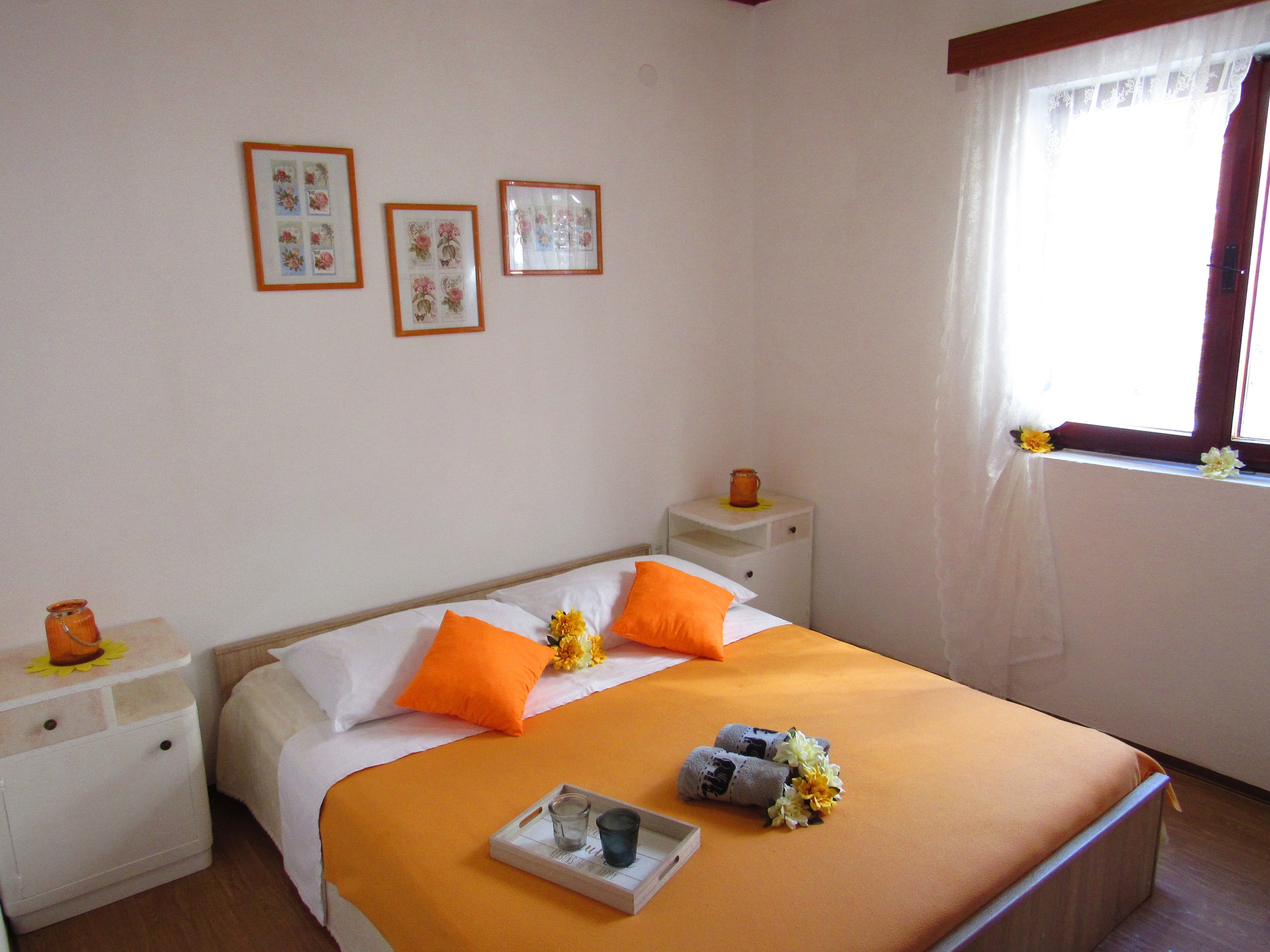 Three bedroom apartment near beach Cove Pobij, Hvar  A-a
