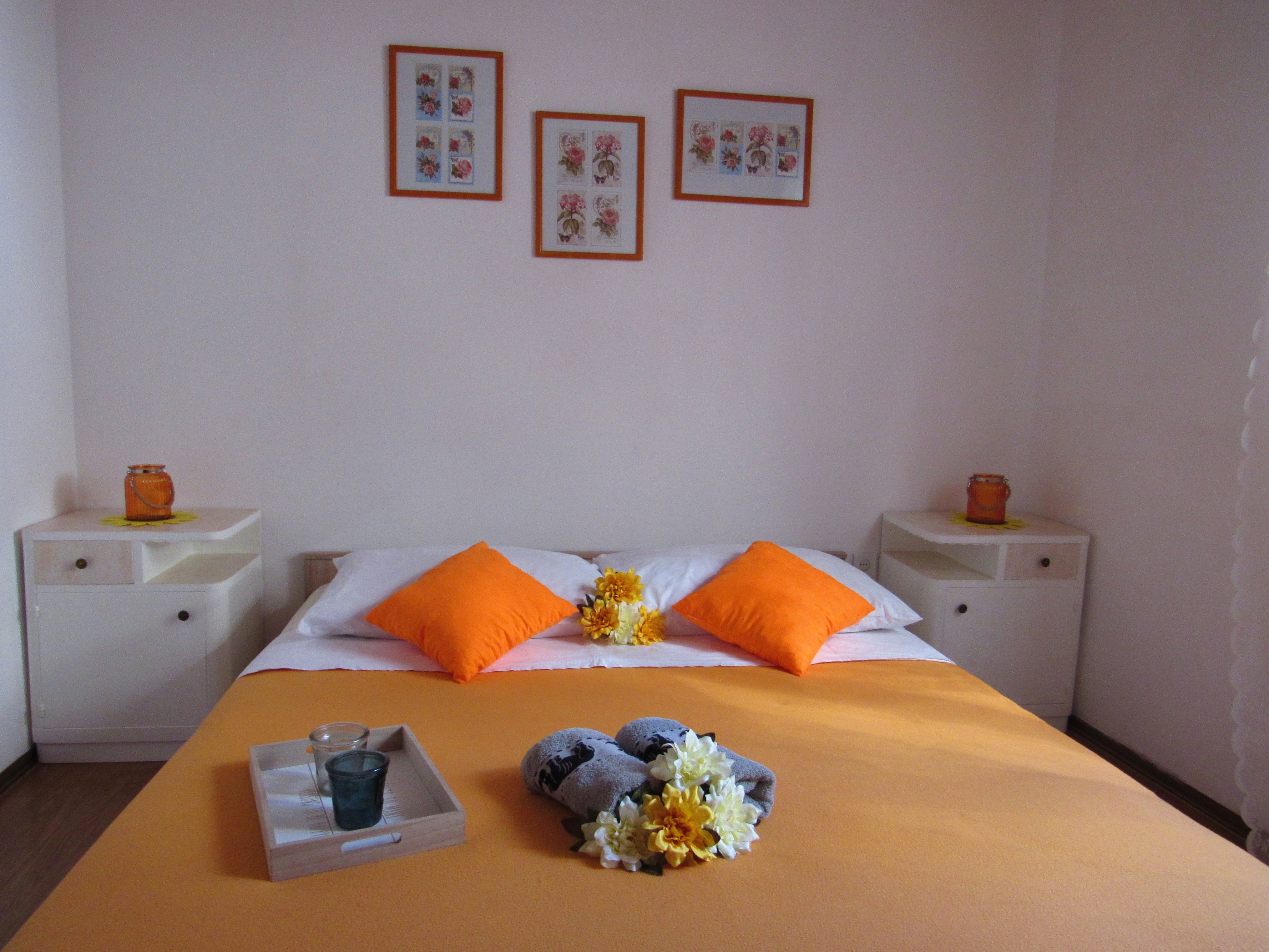Three bedroom apartment near beach Cove Pobij, Hvar  A-a