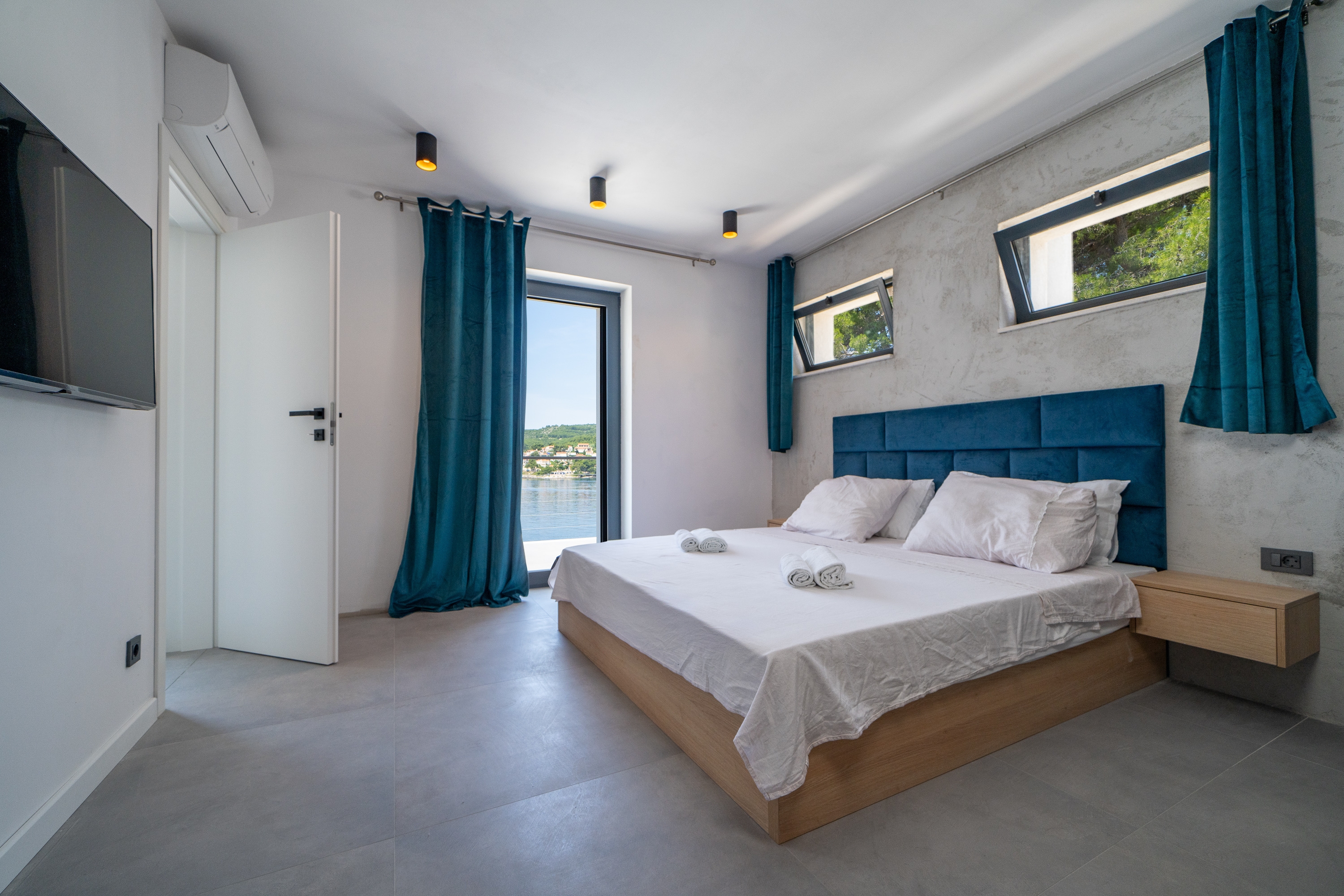 Three bedroom house near beach Sumartin, Brač  K
