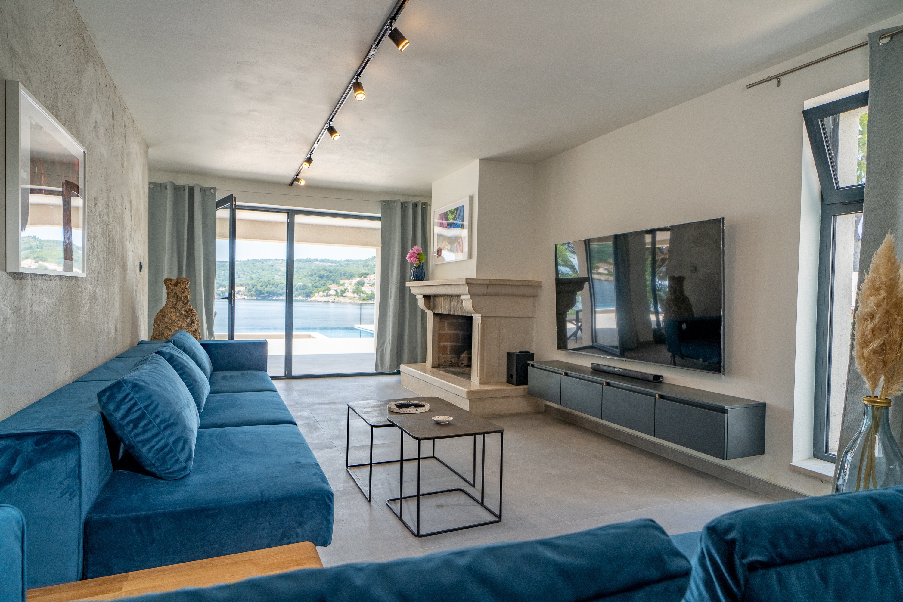 Three bedroom house near beach Sumartin, Brač (K-5639) Three bedroom house near beach Sumartin, Brač (K-5639)