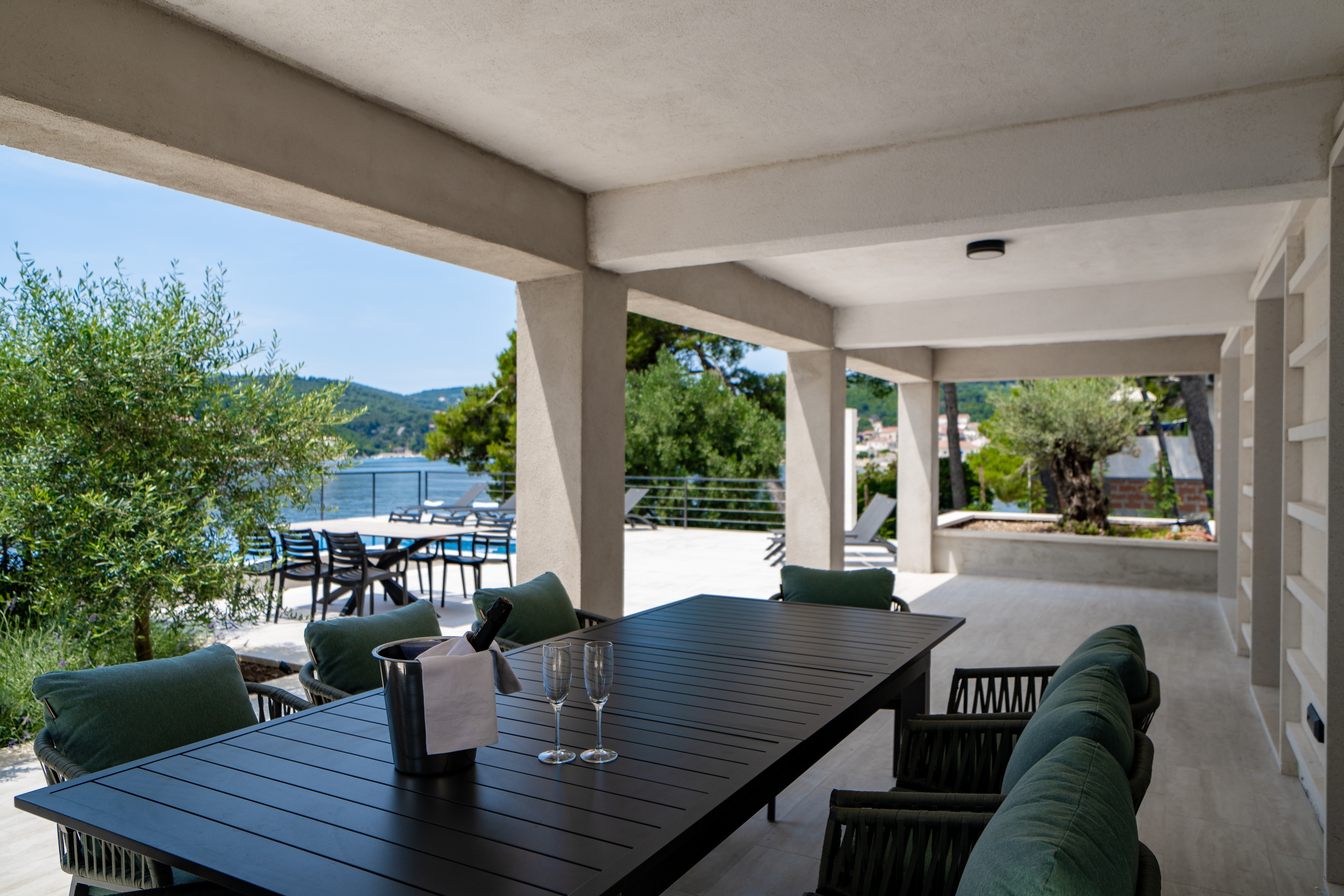 Three bedroom house near beach Sumartin, Brač  K