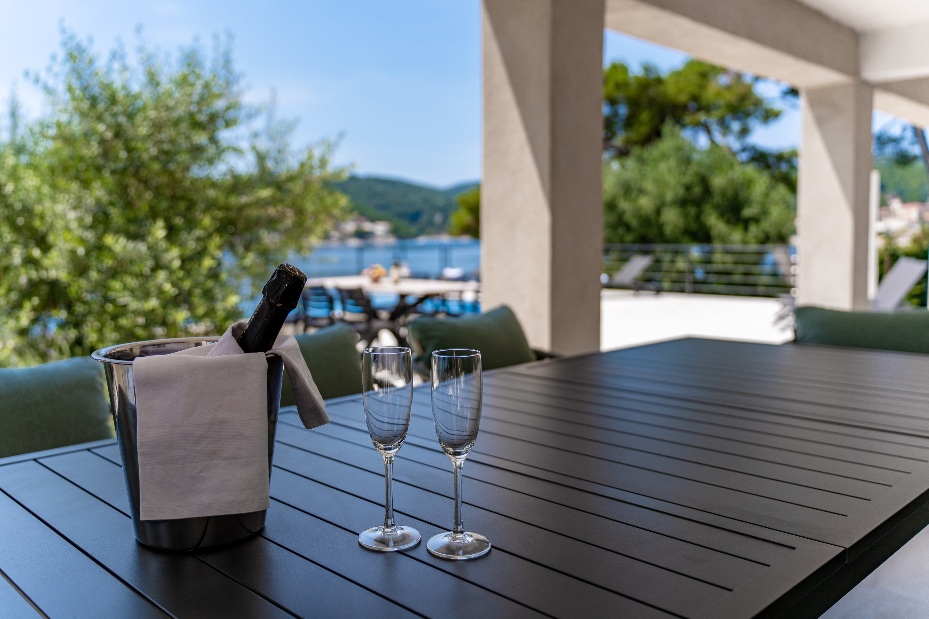 Three bedroom house near beach Sumartin, Brač  K
