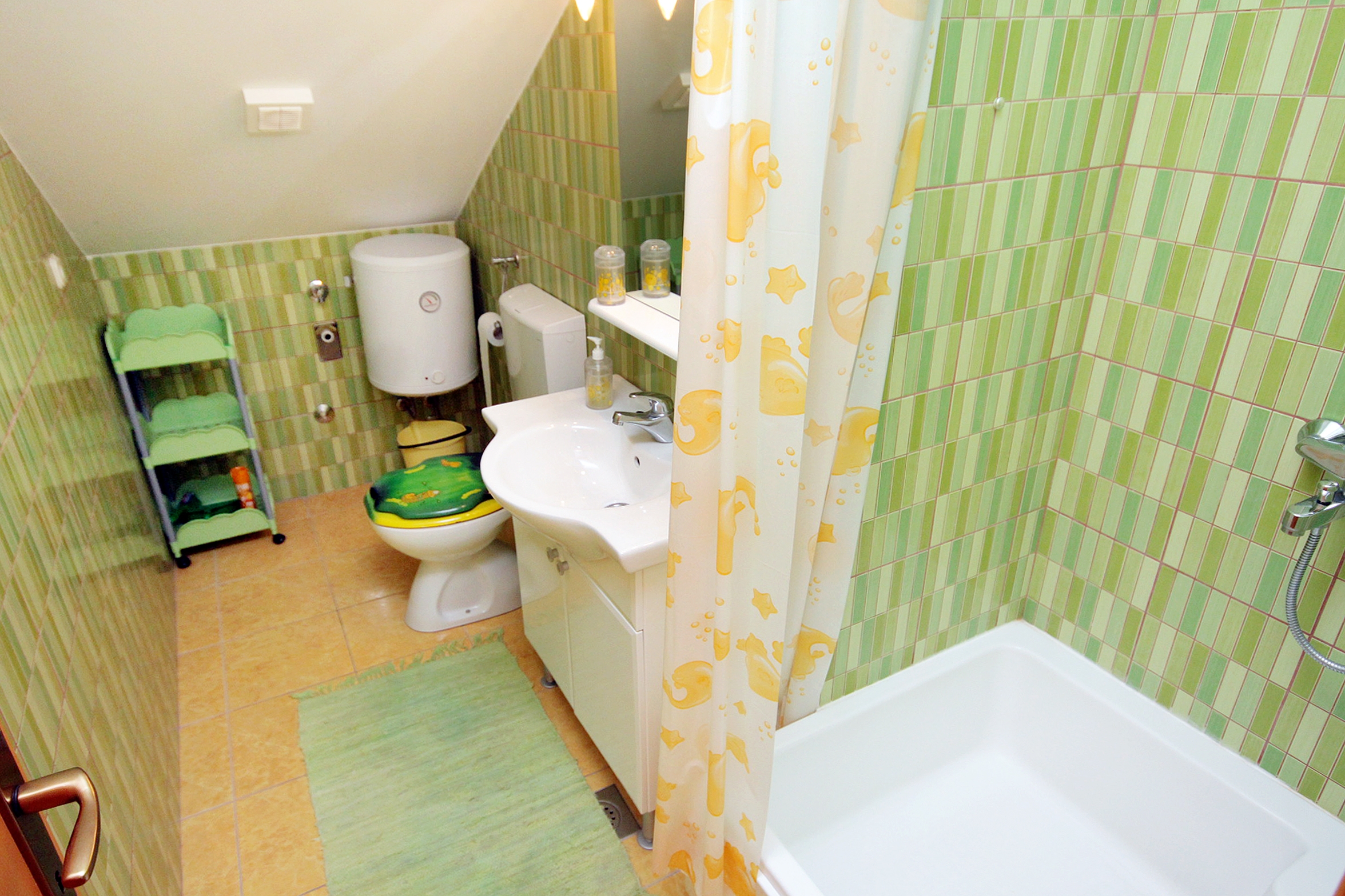 One bedroom apartment with terrace and sea view Sumartin, Brač  A-a