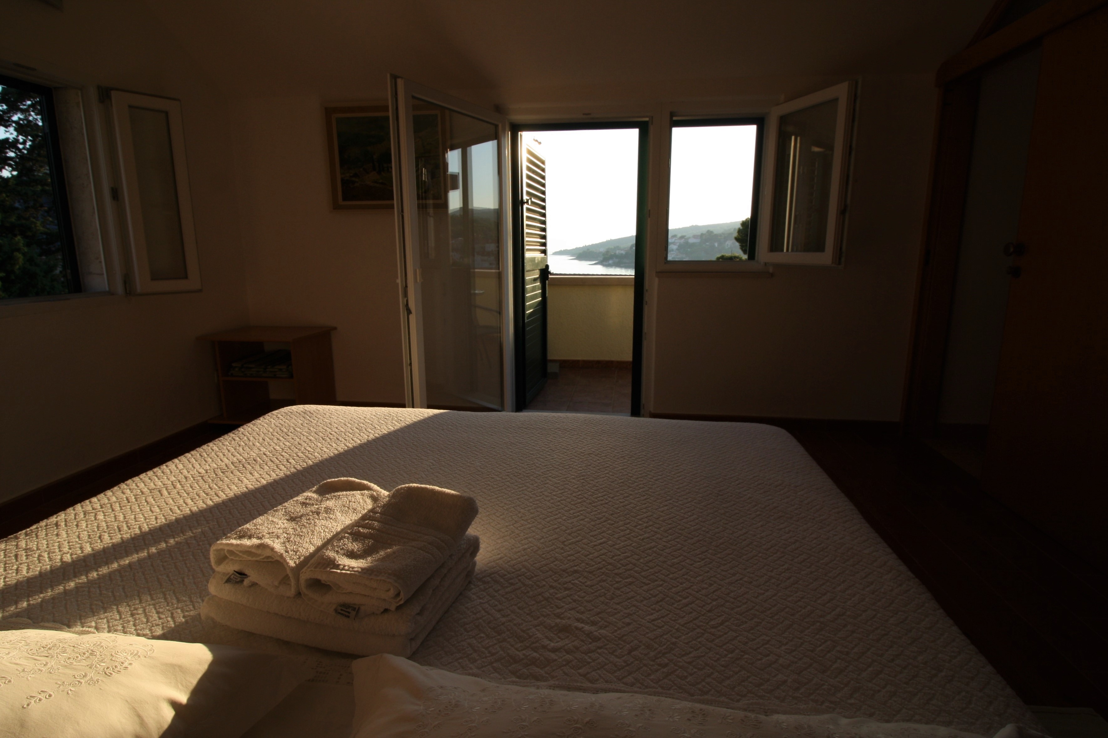 One bedroom apartment with terrace and sea view Sumartin, Brač  A-a