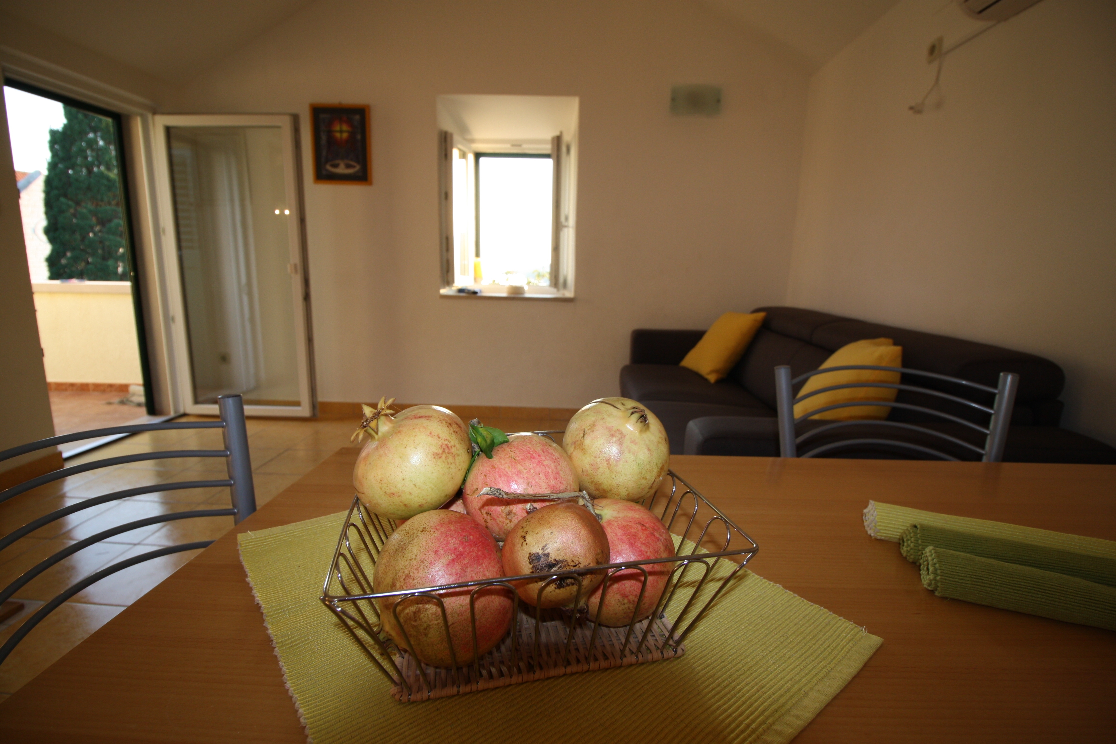 One bedroom apartment with terrace and sea view Sumartin, Brač  A-a
