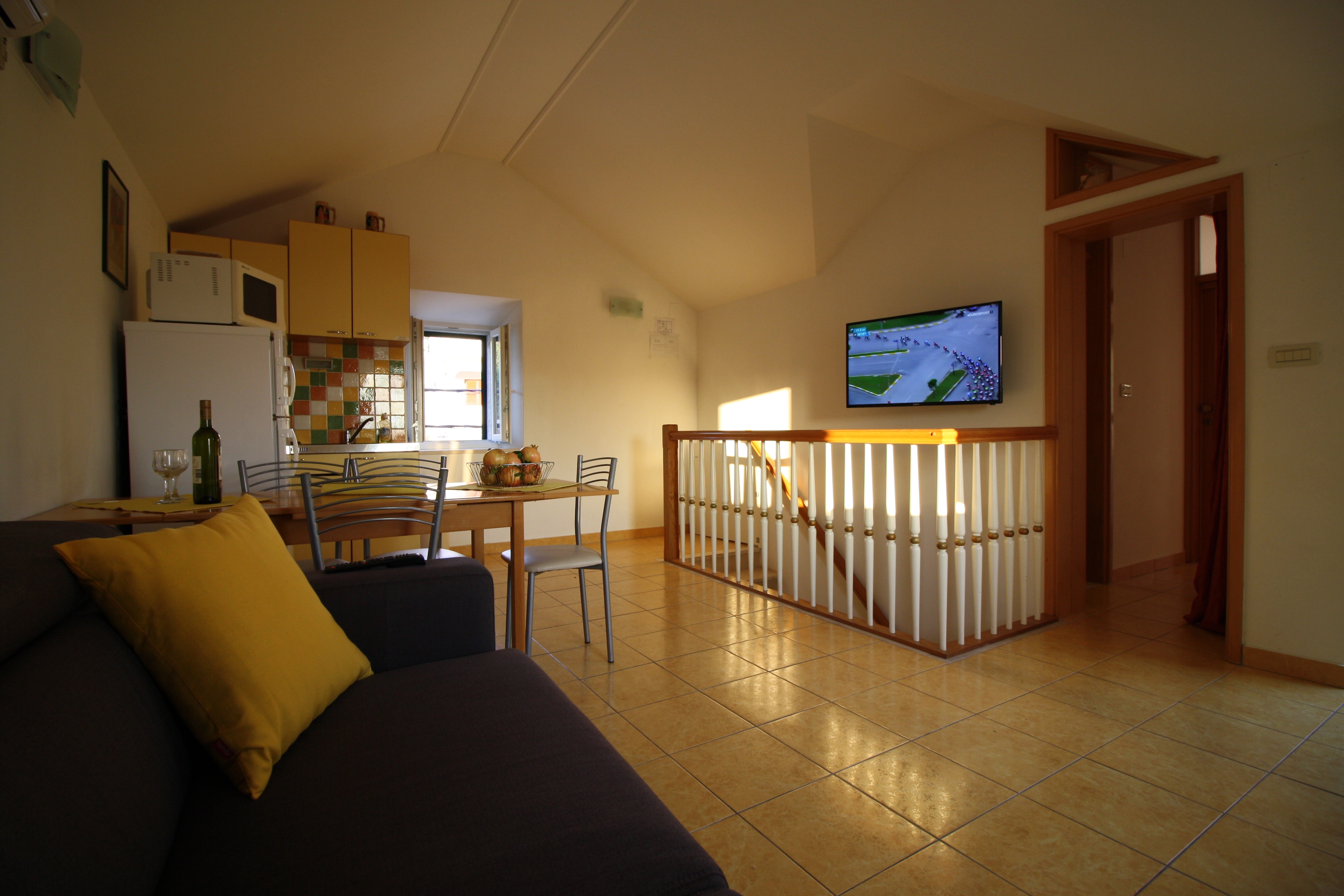 One bedroom apartment with terrace and sea view Sumartin, Brač  A-a