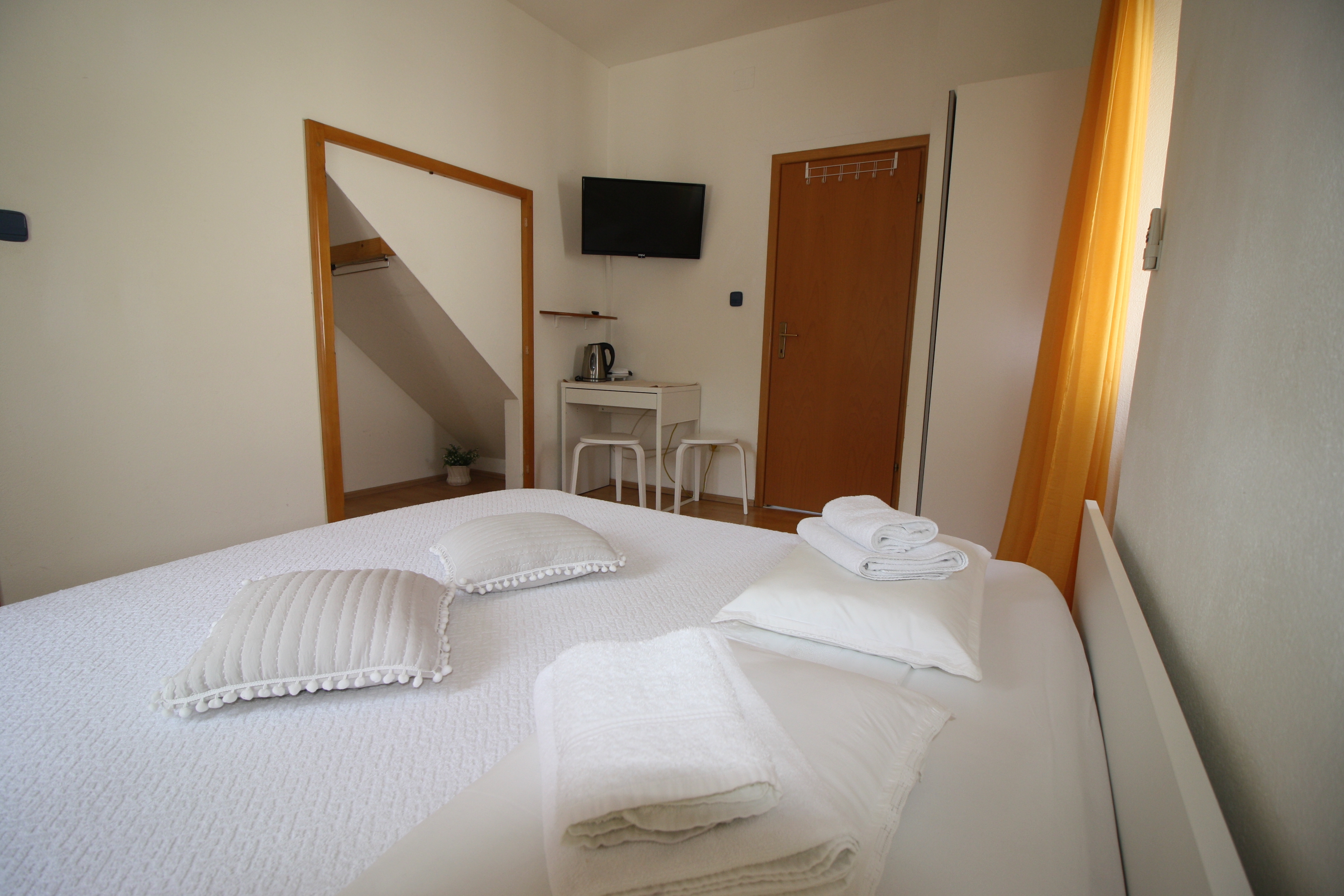 Room with air-conditioning Sumartin, Brač  S-a