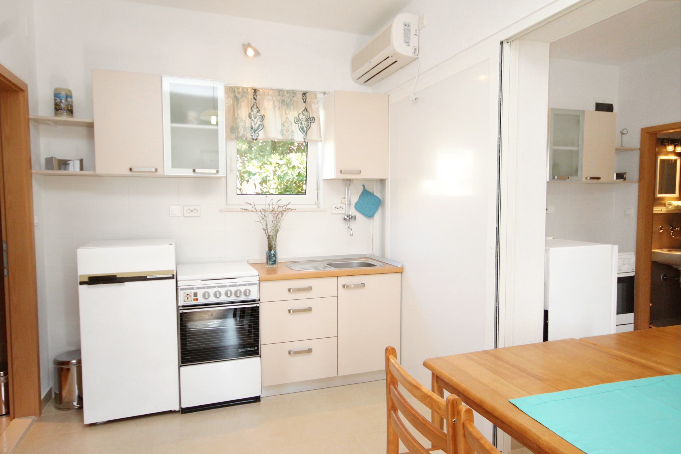 Two bedroom apartment with terrace Sumartin, Brač  A-a