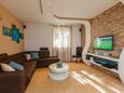 Гостиная Milna, Гостиная в размещении типа house, доступный кондиционер, Домашние животные допускаются и WiFi.