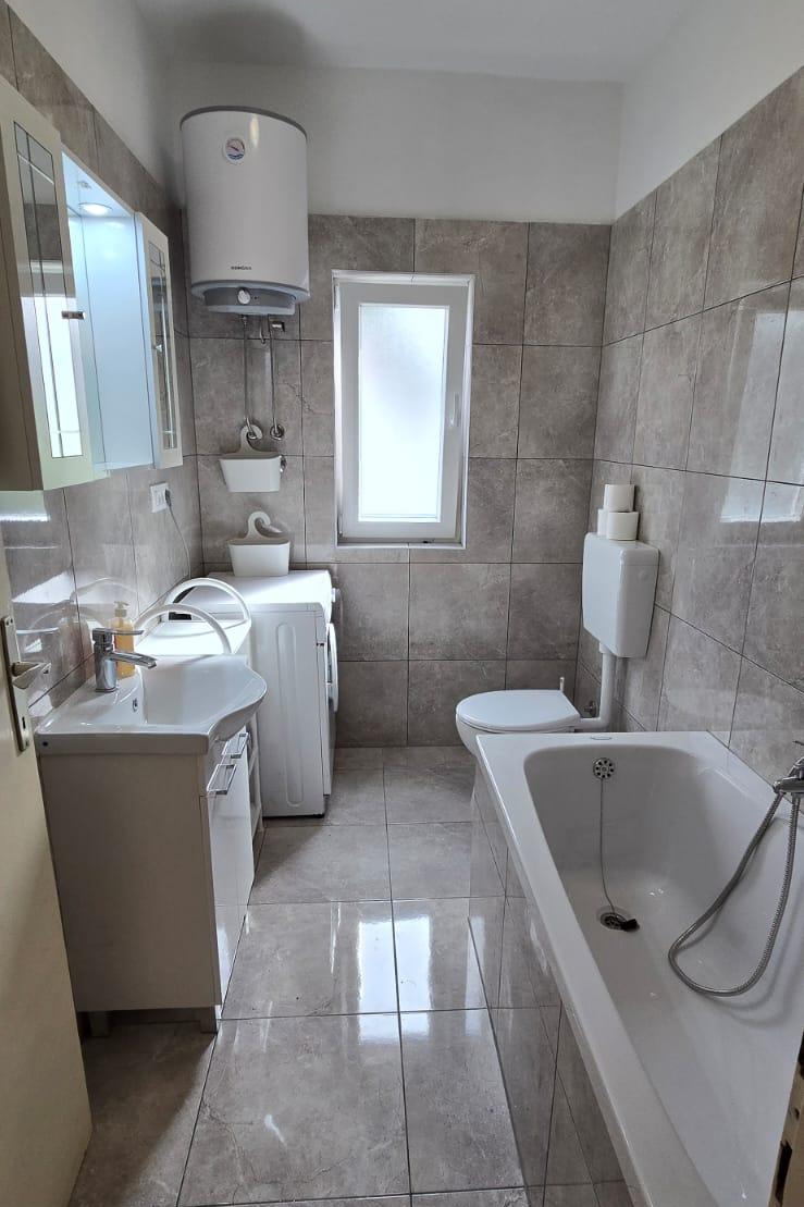 Three bedroom apartment with terrace Mirca, Brač  A-a
