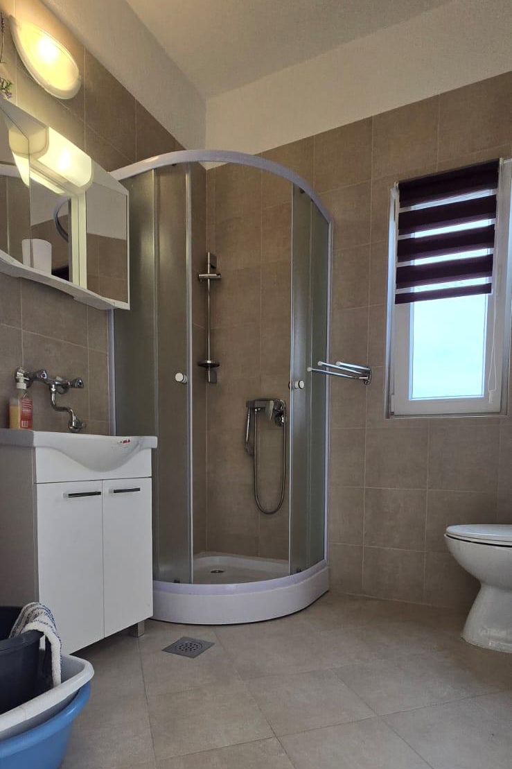 Three bedroom apartment with terrace Mirca, Brač  A-a