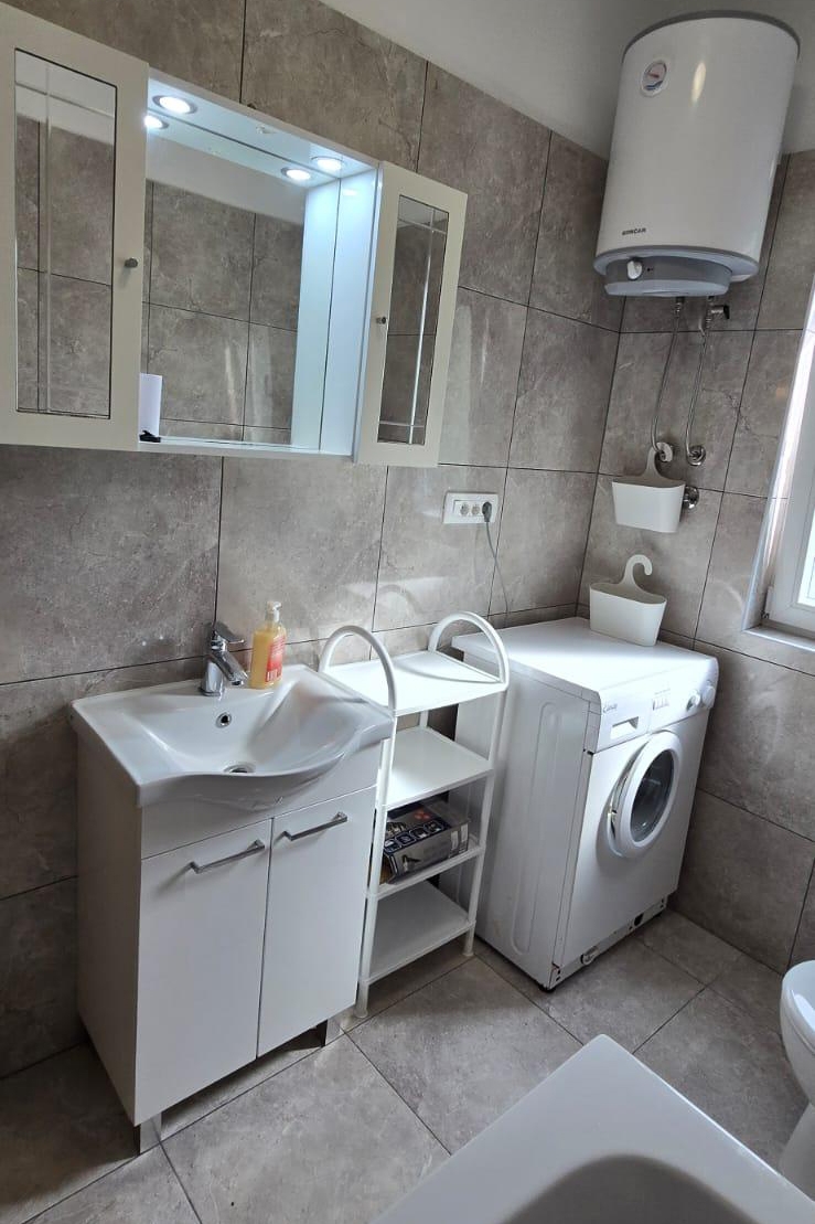Three bedroom apartment with terrace Mirca, Brač  A-a