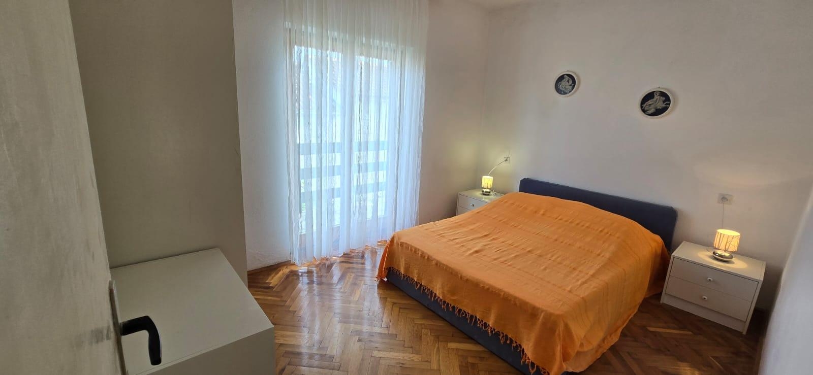 Three bedroom apartment with terrace Mirca, Brač  A-a