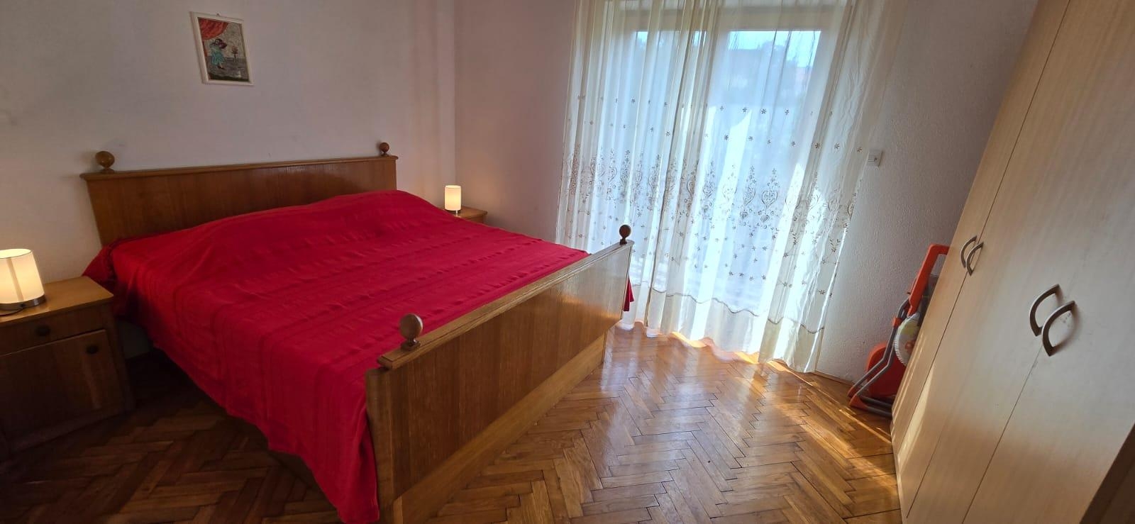 Three bedroom apartment with terrace Mirca, Brač  A-a