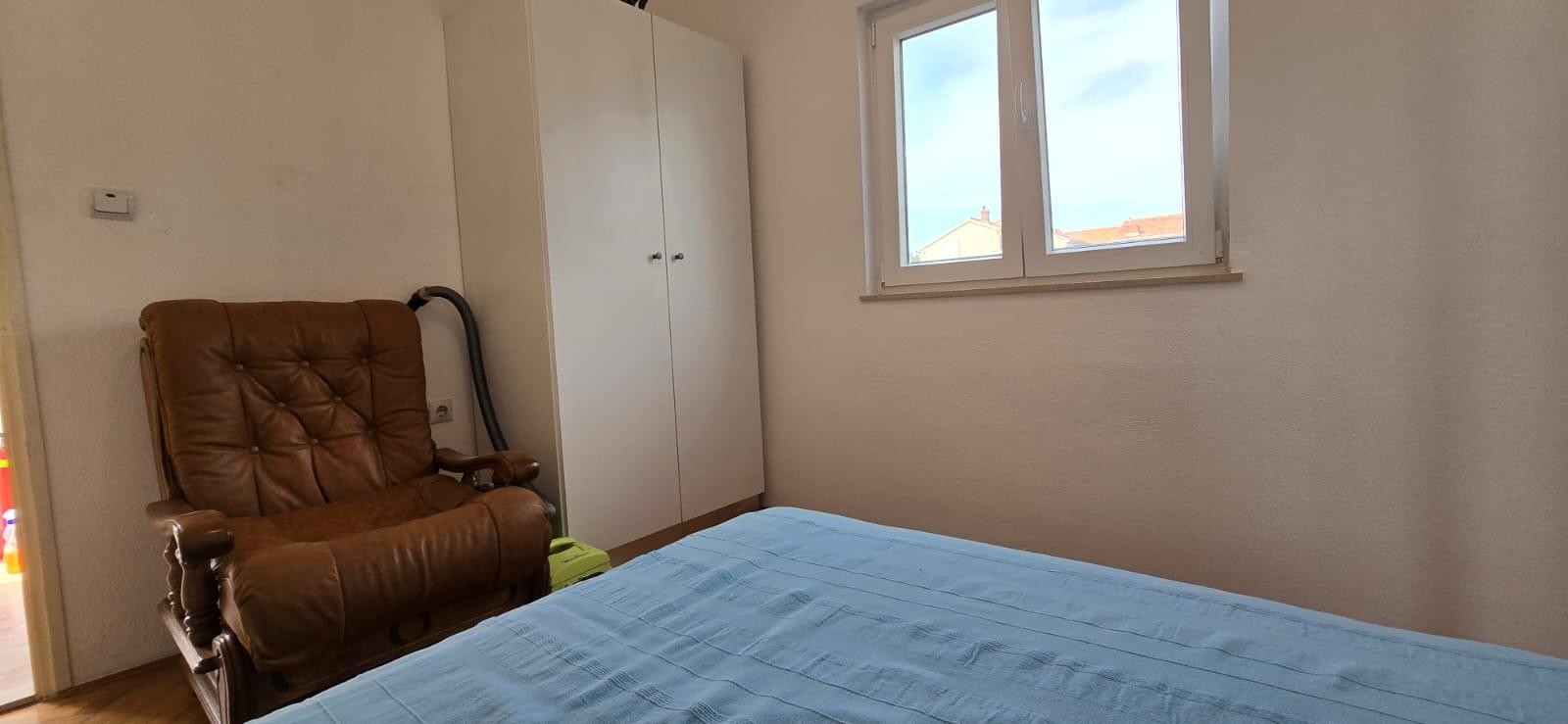 Three bedroom apartment with terrace Mirca, Brač  A-a