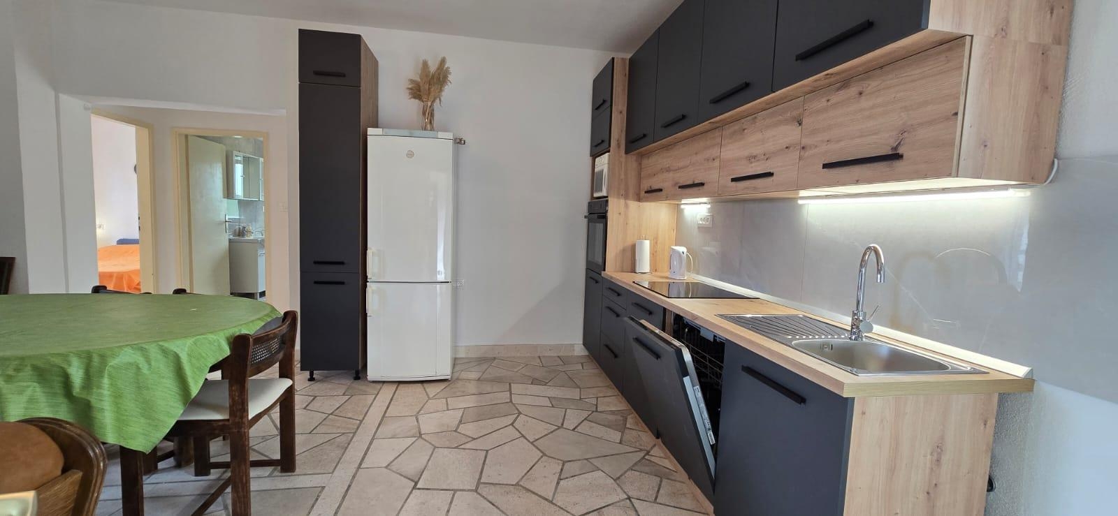 Three bedroom apartment with terrace Mirca (Brač) (A-5655-a) Three bedroom apartment with terrace Mirca (Brač) (A-5655-a)