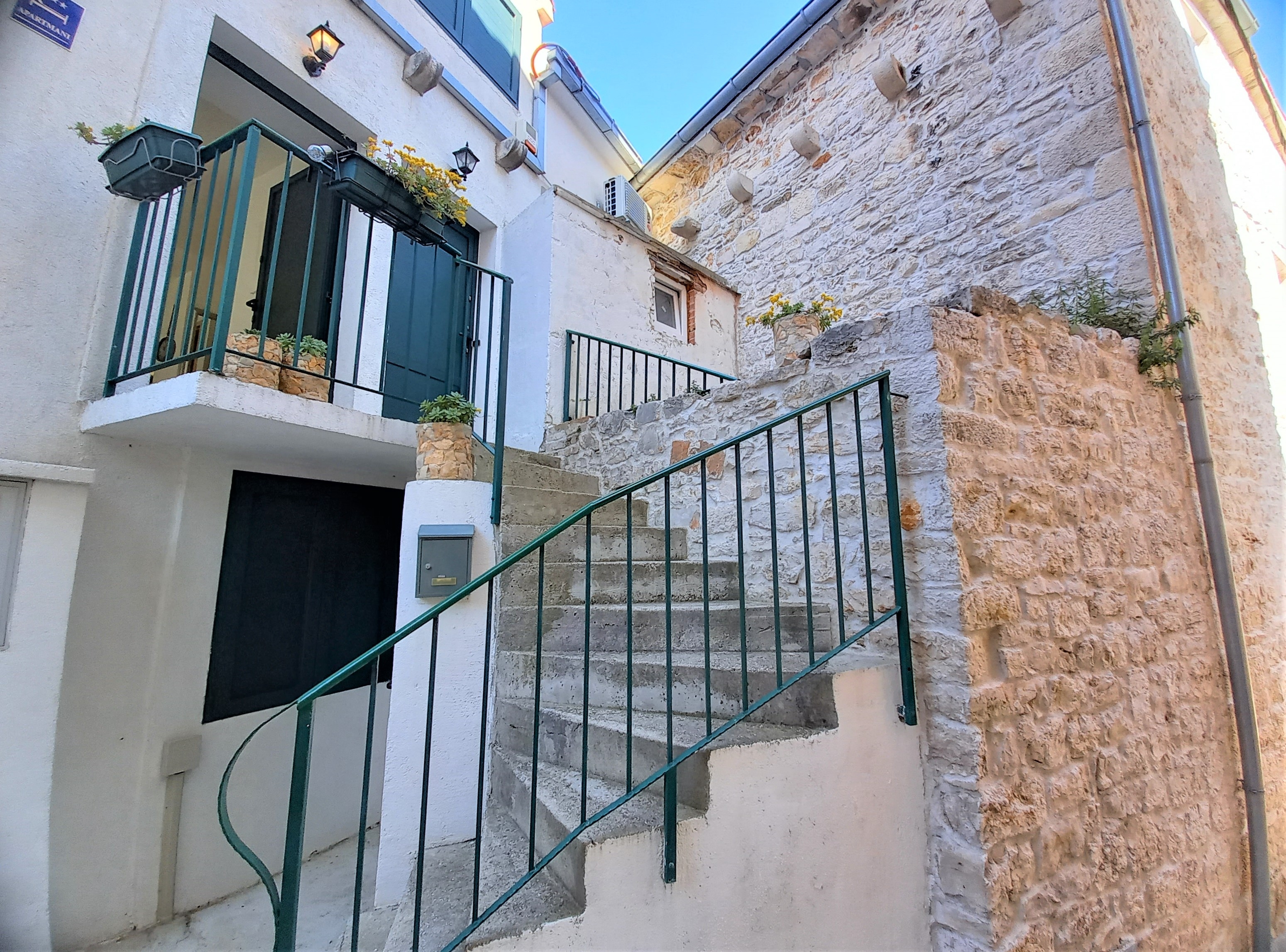 One bedroom apartment with air-conditioning Supetar, Brač (A-5656-a)