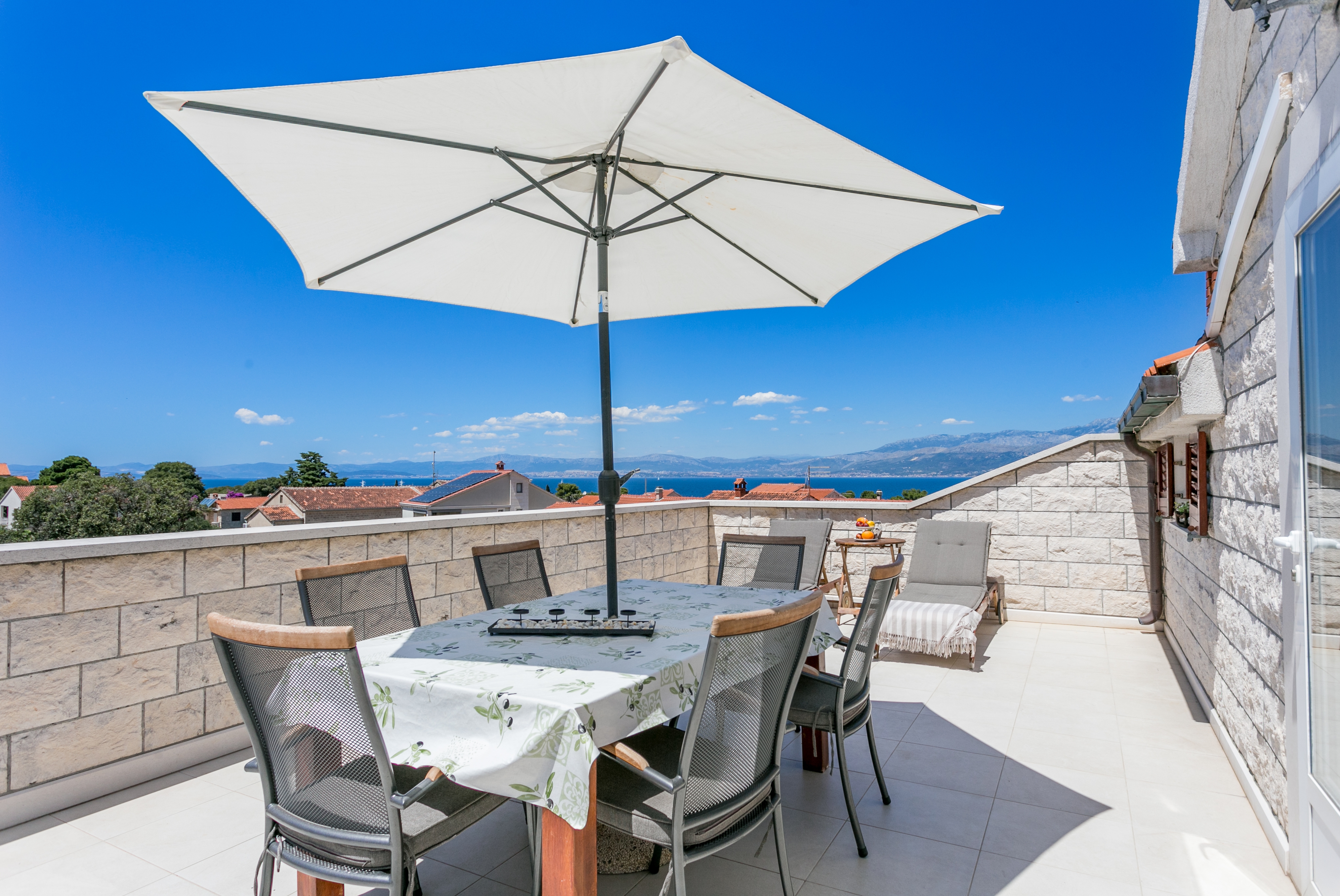 Two bedroom apartment with terrace and sea view Supetar, Brač  A-a