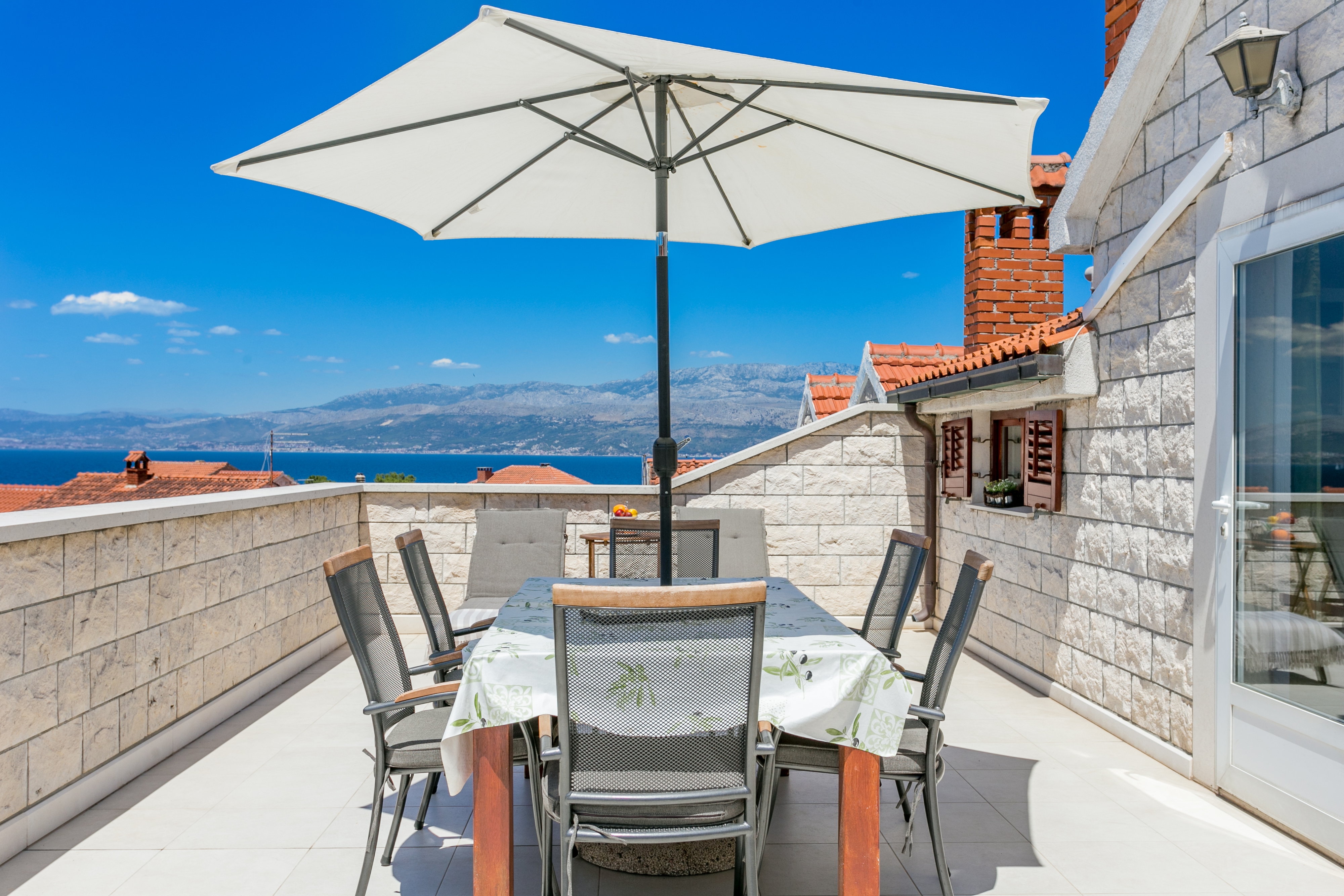 Two bedroom apartment with terrace and sea view Supetar, Brač  A-a