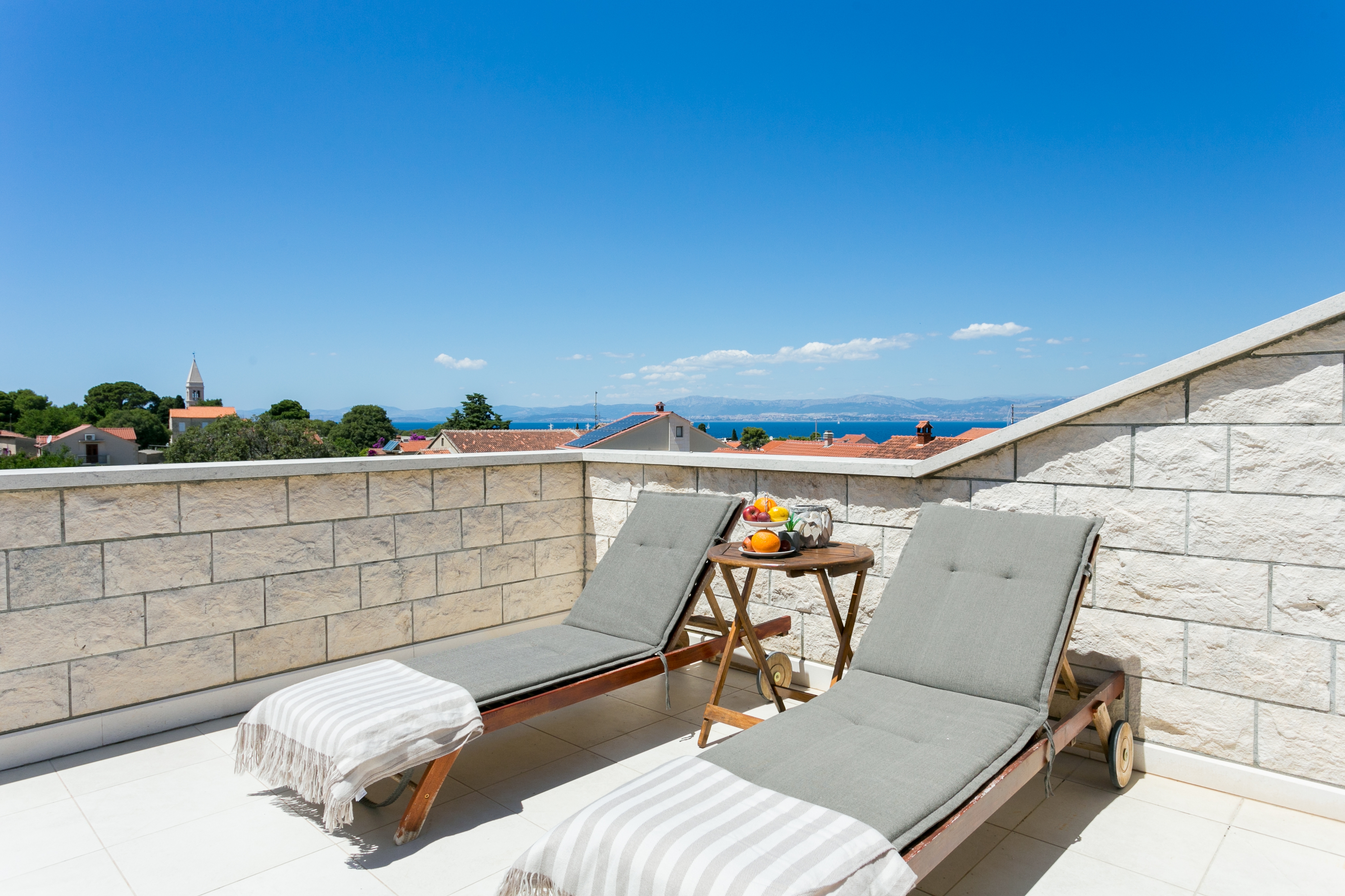 Two bedroom apartment with terrace and sea view Supetar, Brač  A-a