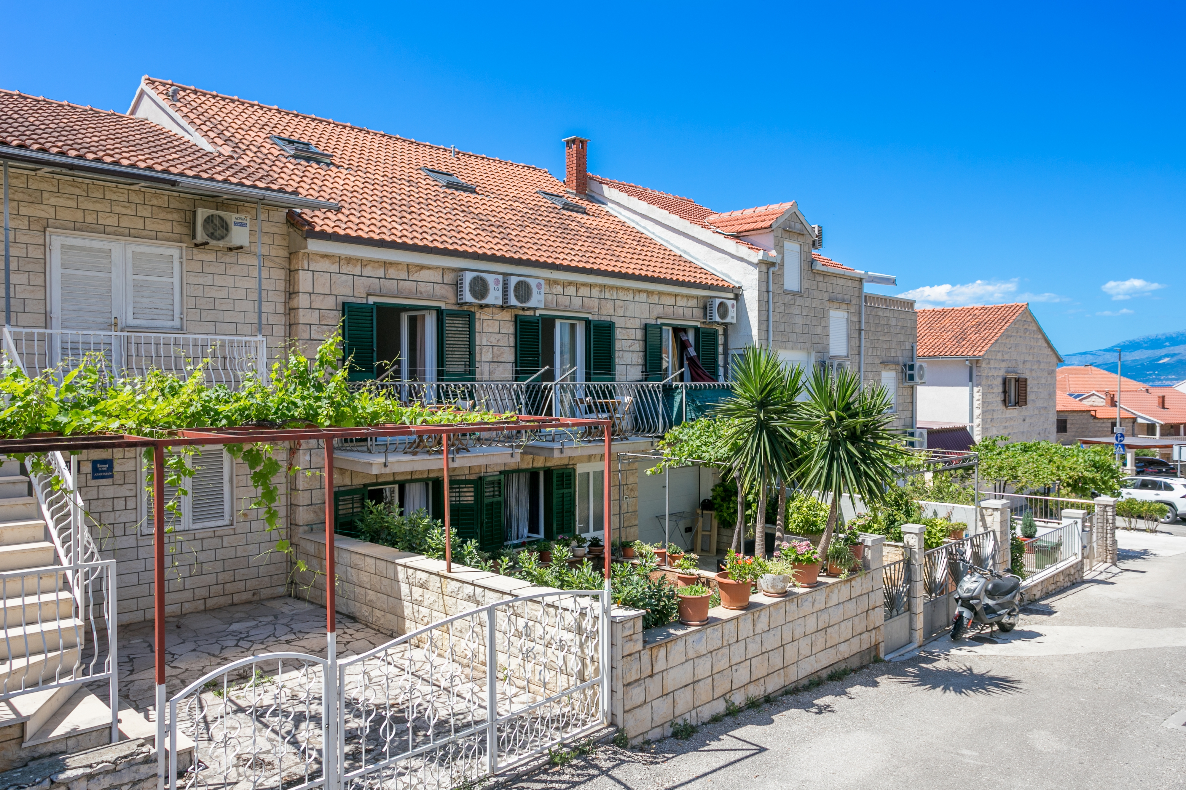 Enosobni apartma S klimo Supetar, Brač  A-b