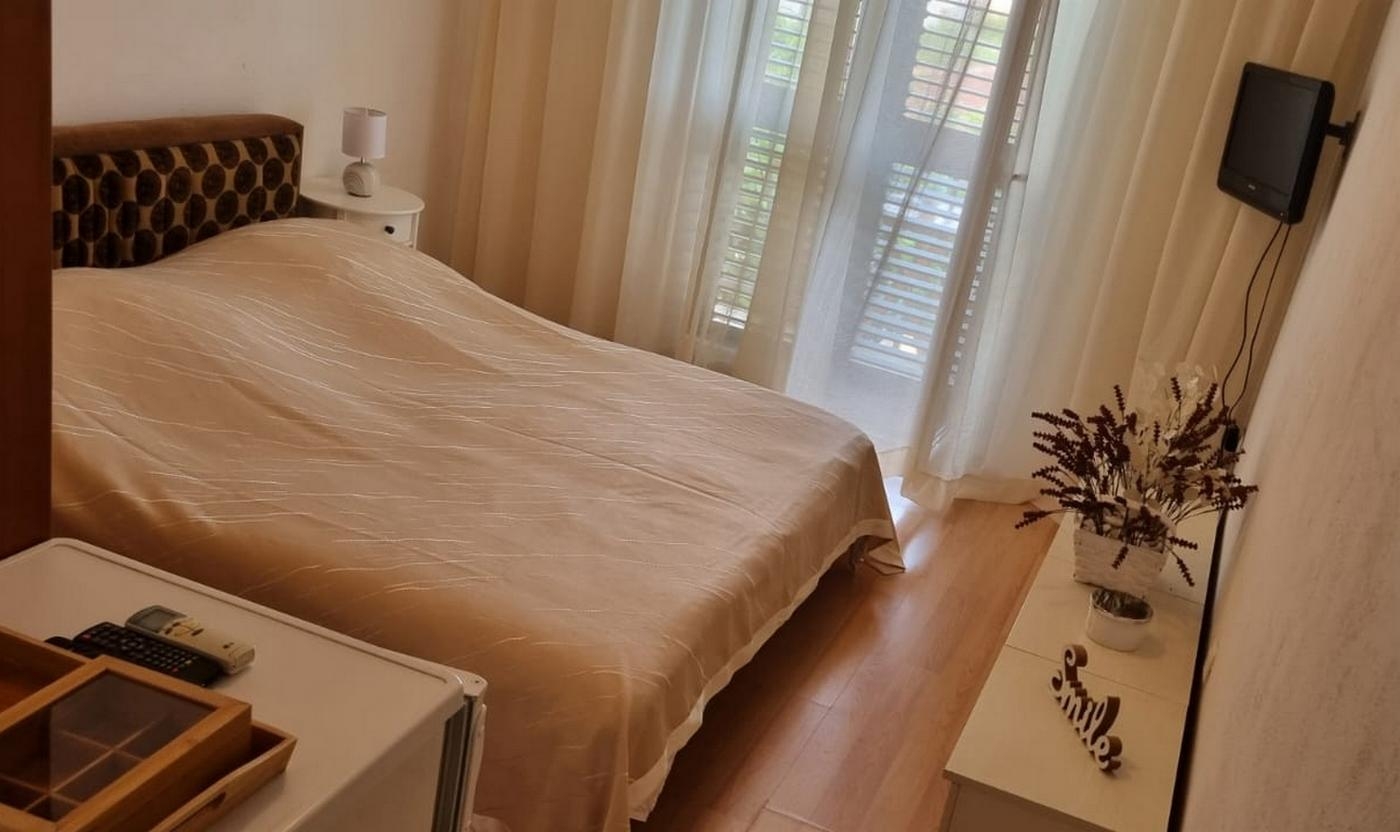 Room with balcony Supetar, Brač (S-5658-a) Room with balcony Supetar, Brač (S-5658-a)