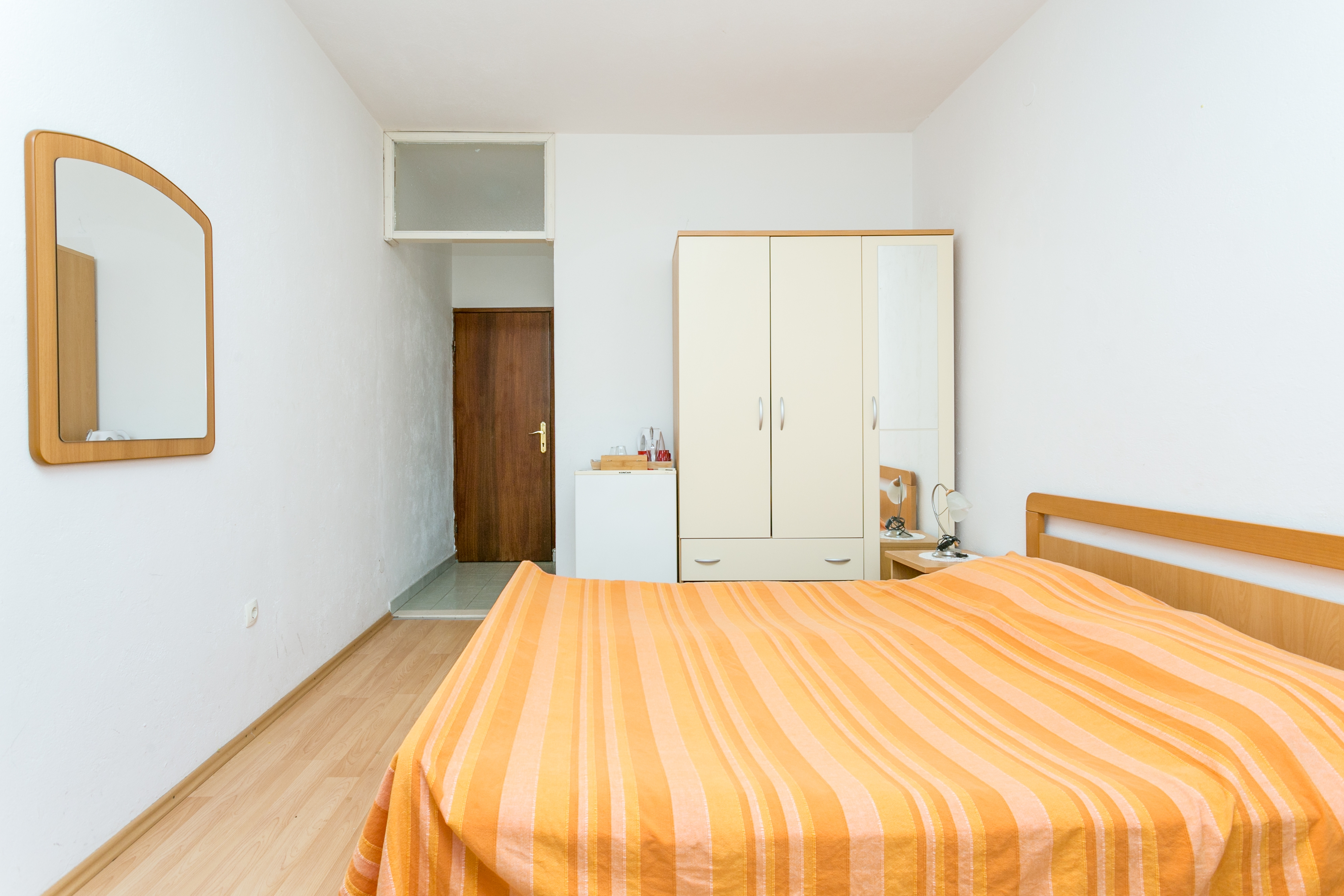 Room with balcony and sea view Supetar, Brač (S-5658-c)