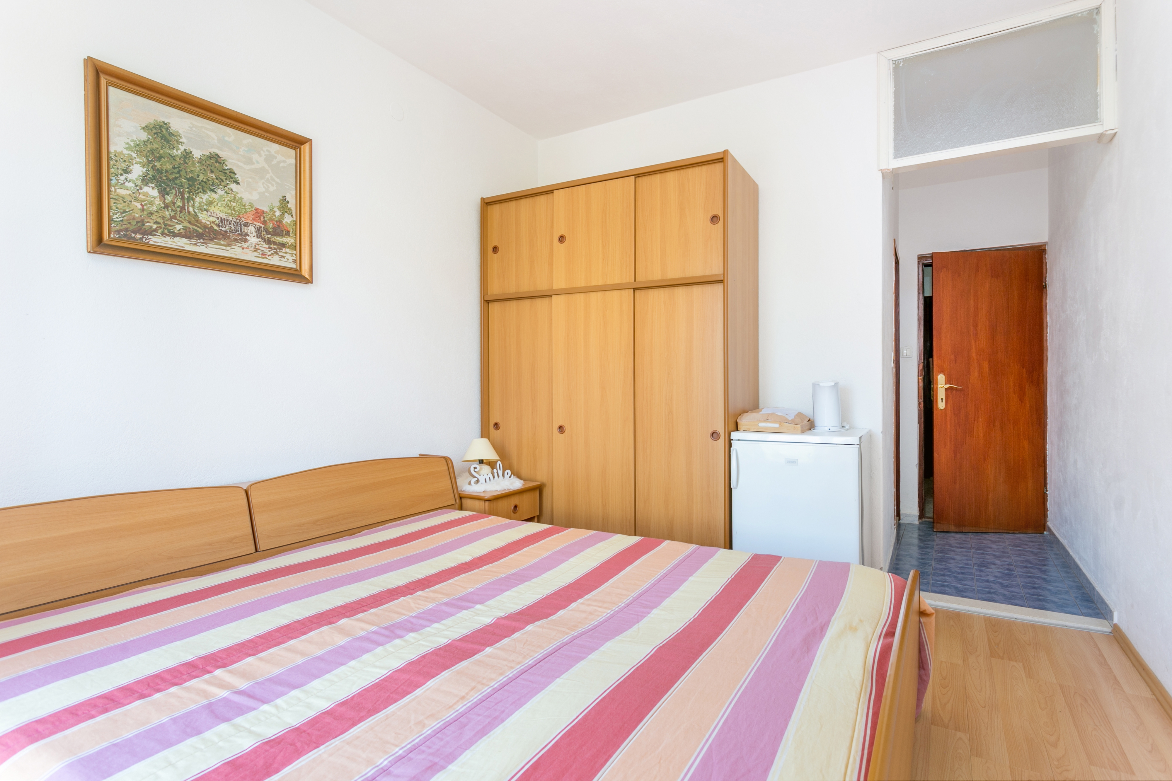 Room with balcony and sea view Supetar, Brač (S-5658-d) Room with balcony and sea view Supetar, Brač (S-5658-d)