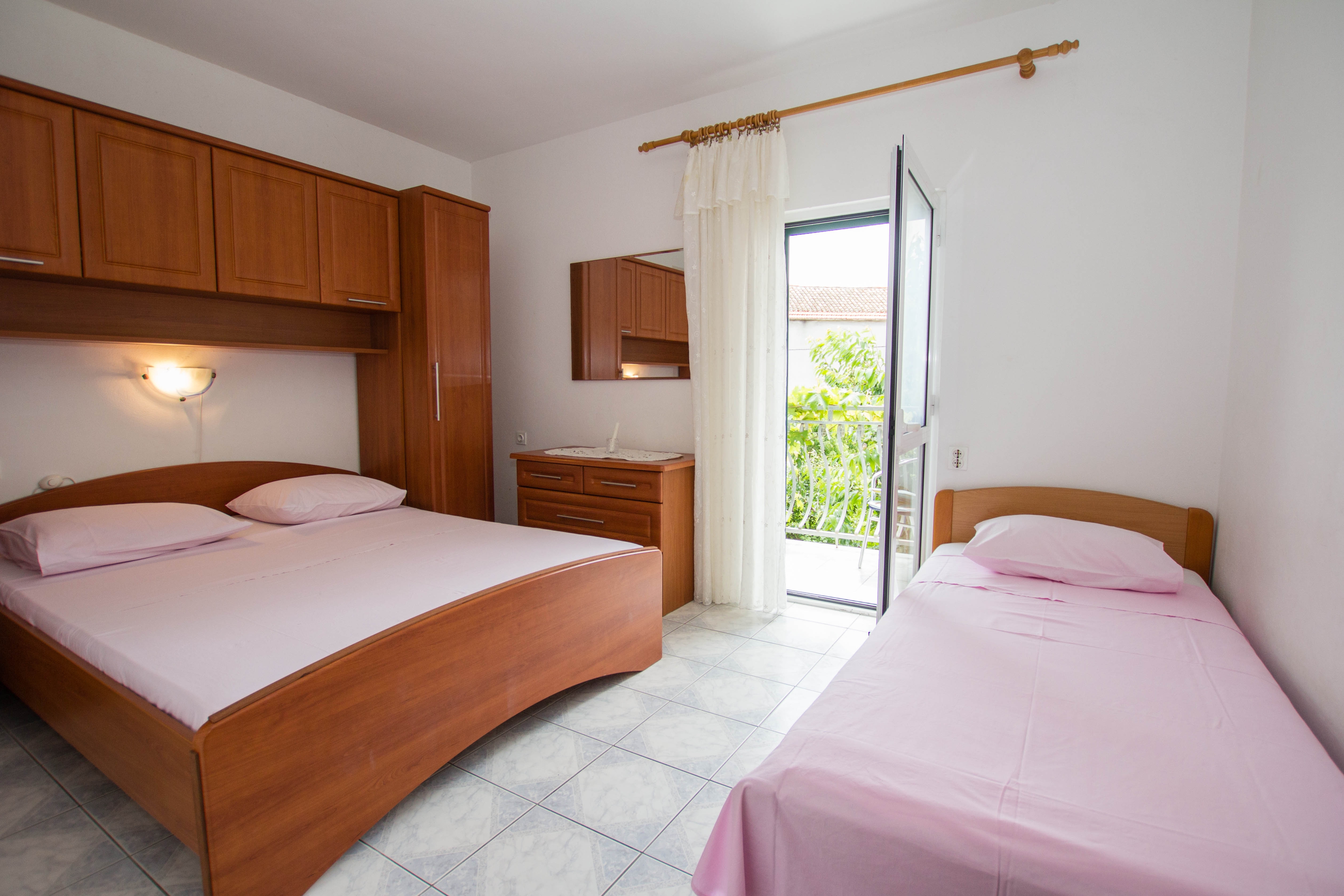 One bedroom apartment near beach Sućuraj, Hvar  A-a
