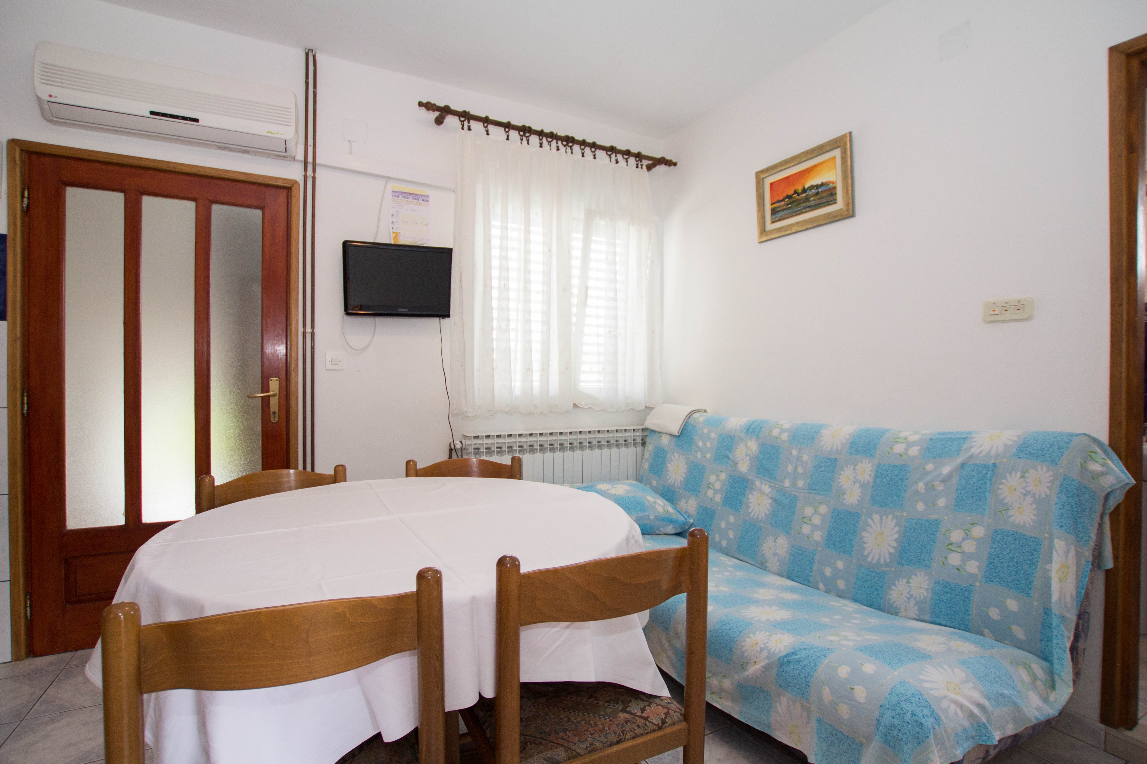 One bedroom apartment near beach Sućuraj, Hvar  A-a
