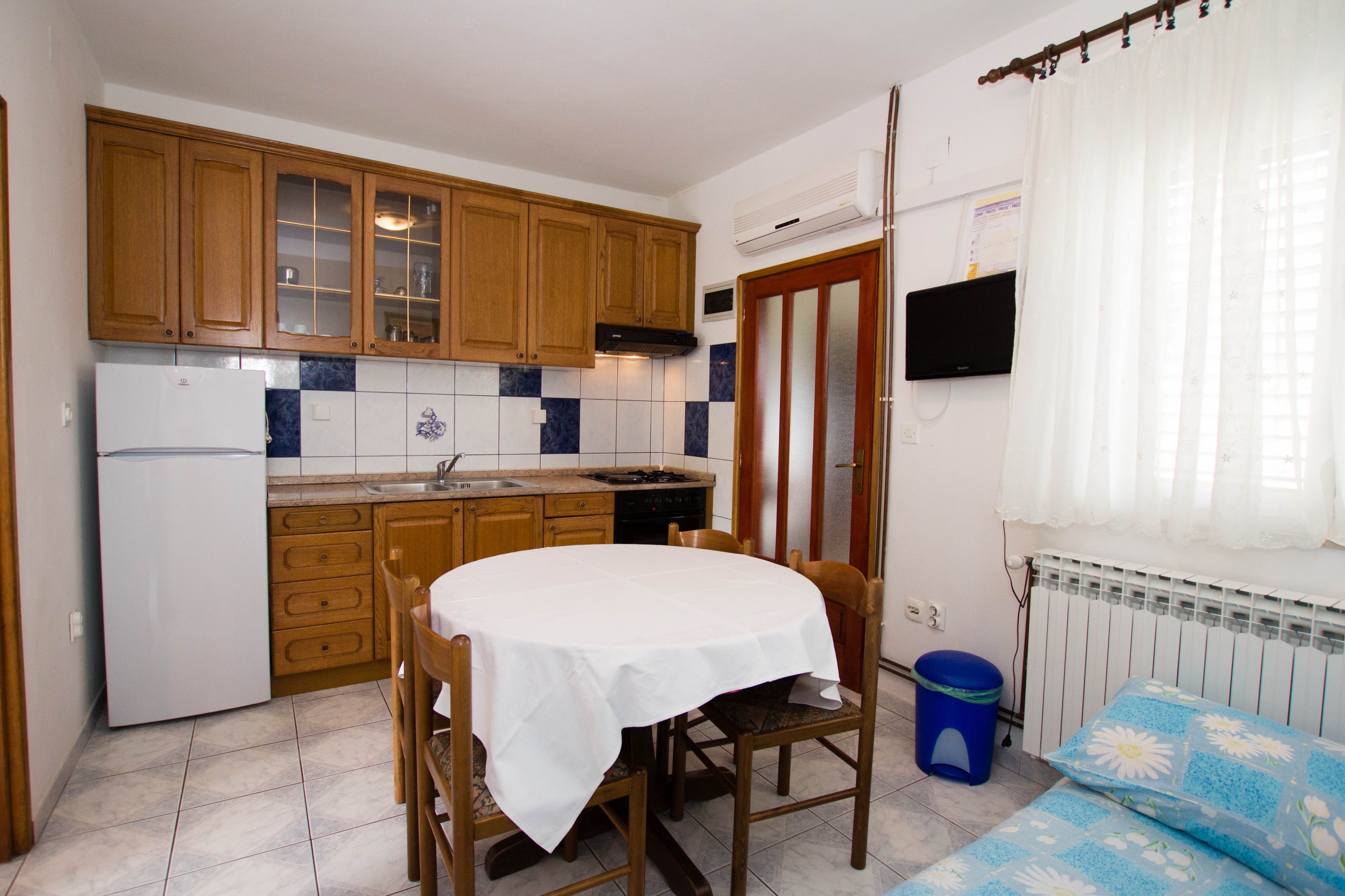 One bedroom apartment near beach Sućuraj, Hvar  A-a