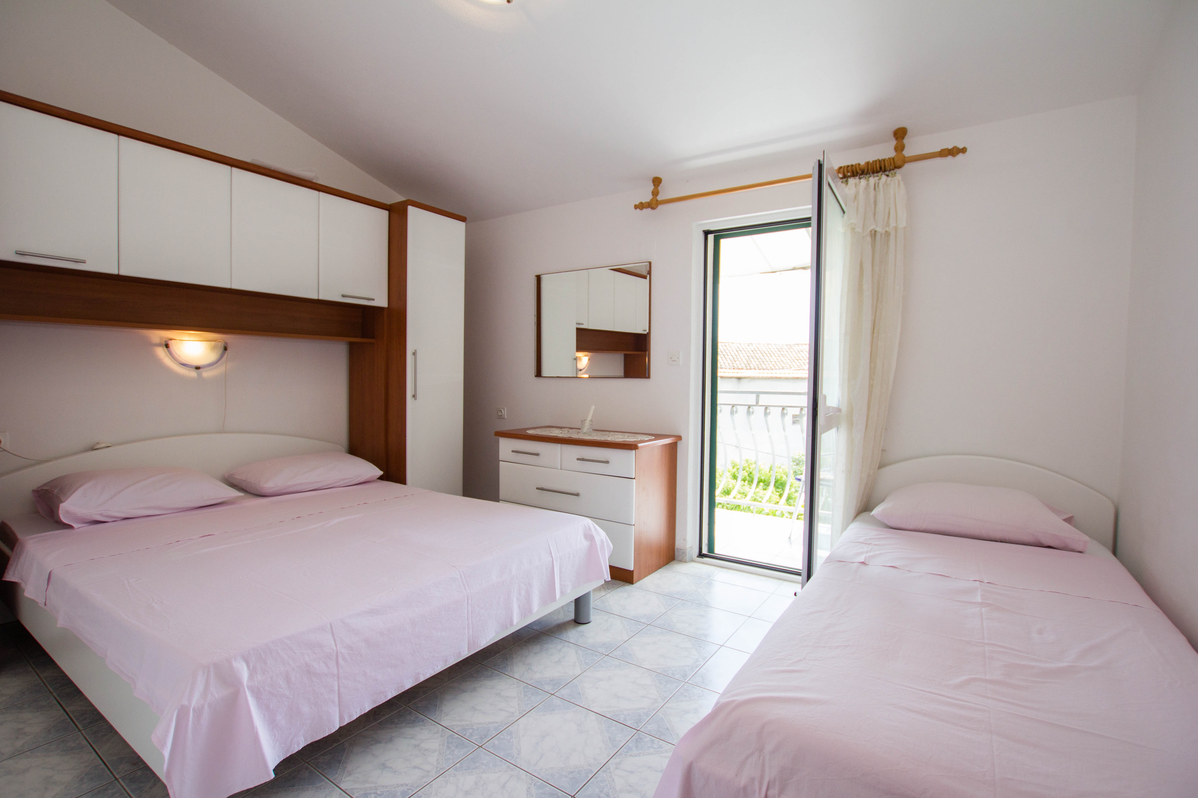 One bedroom apartment near beach Sućuraj, Hvar  A-b